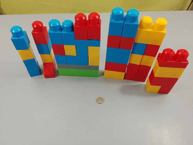 Lot de 47 blocs de construction  Megablok, moins cher chez Petit Kiwi