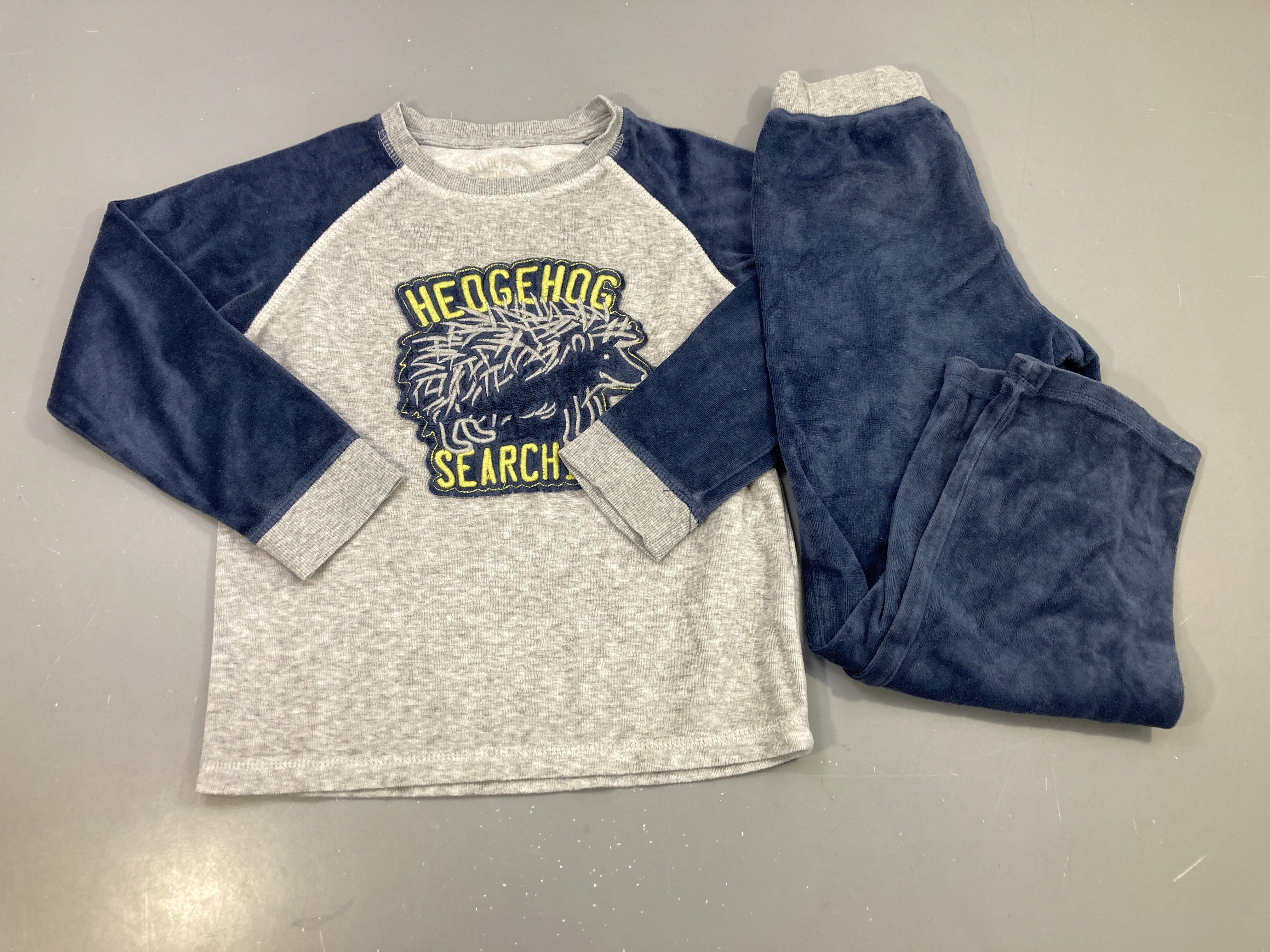 Pyjama 2pcs velours gris et bleu marine hérisson
