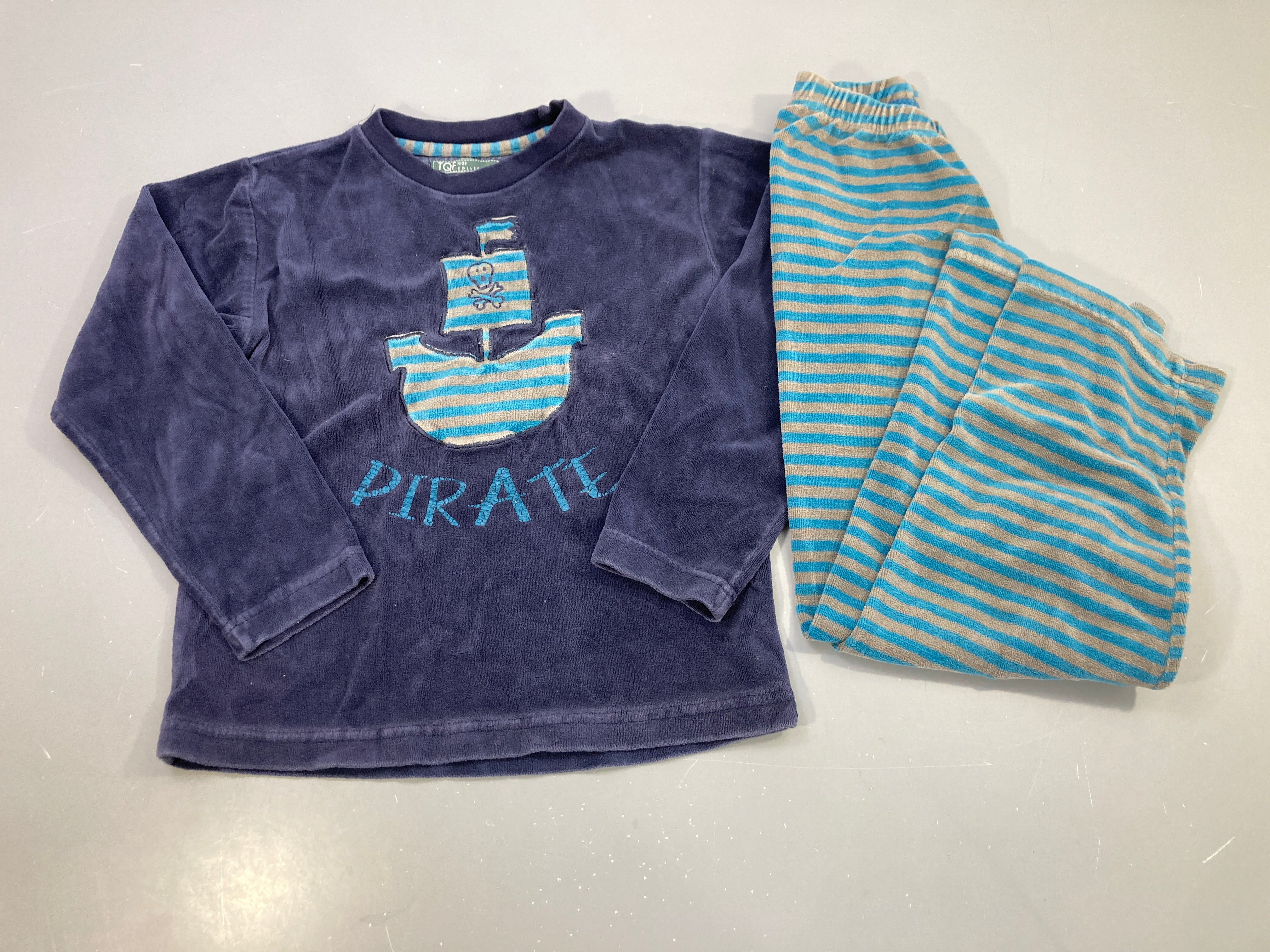 Pyjama 2pcs velours bleu marine et rayures bateau pirate