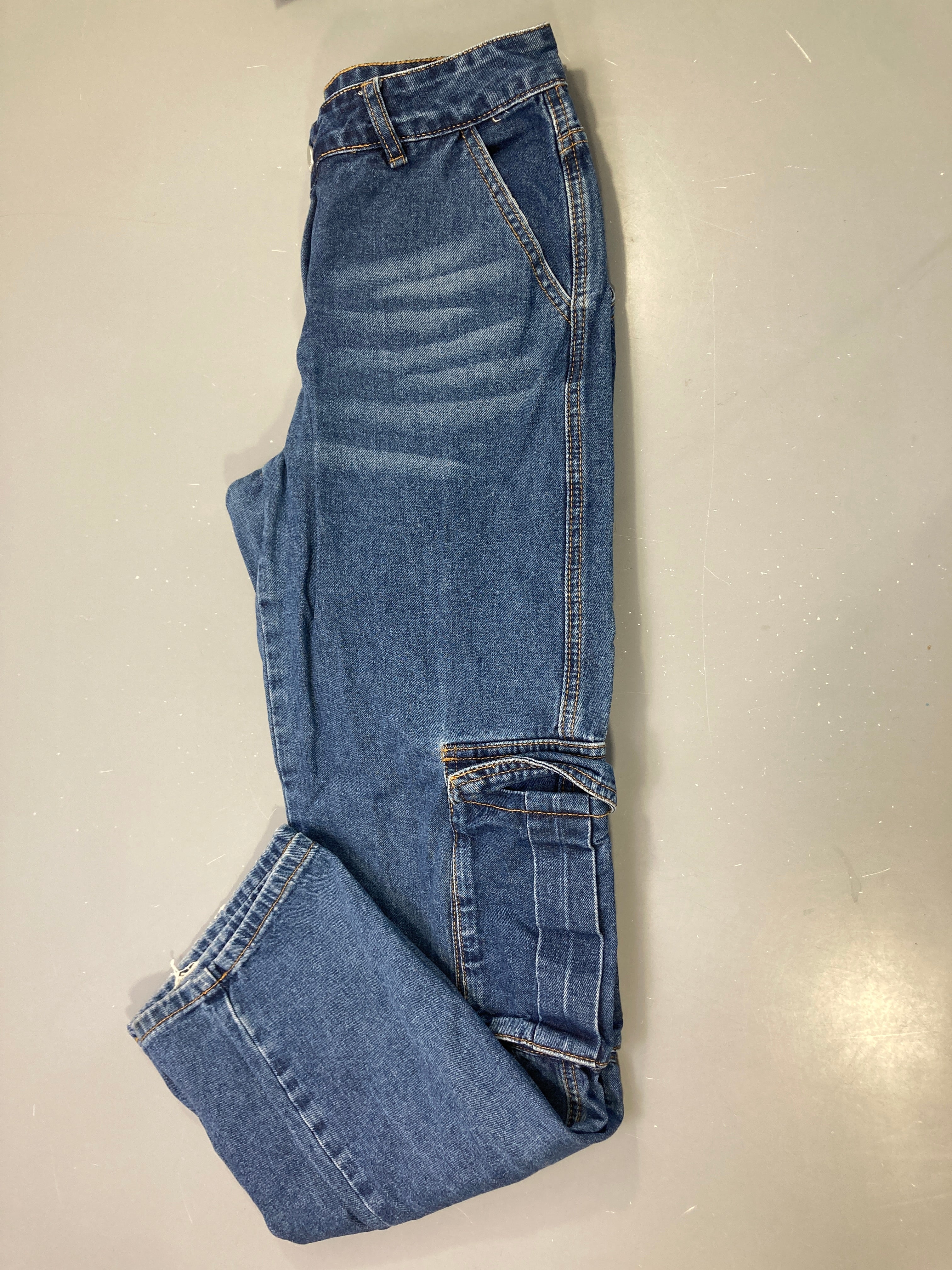 Jean cargo bleu délavé 29-32 Effet éraillé bas