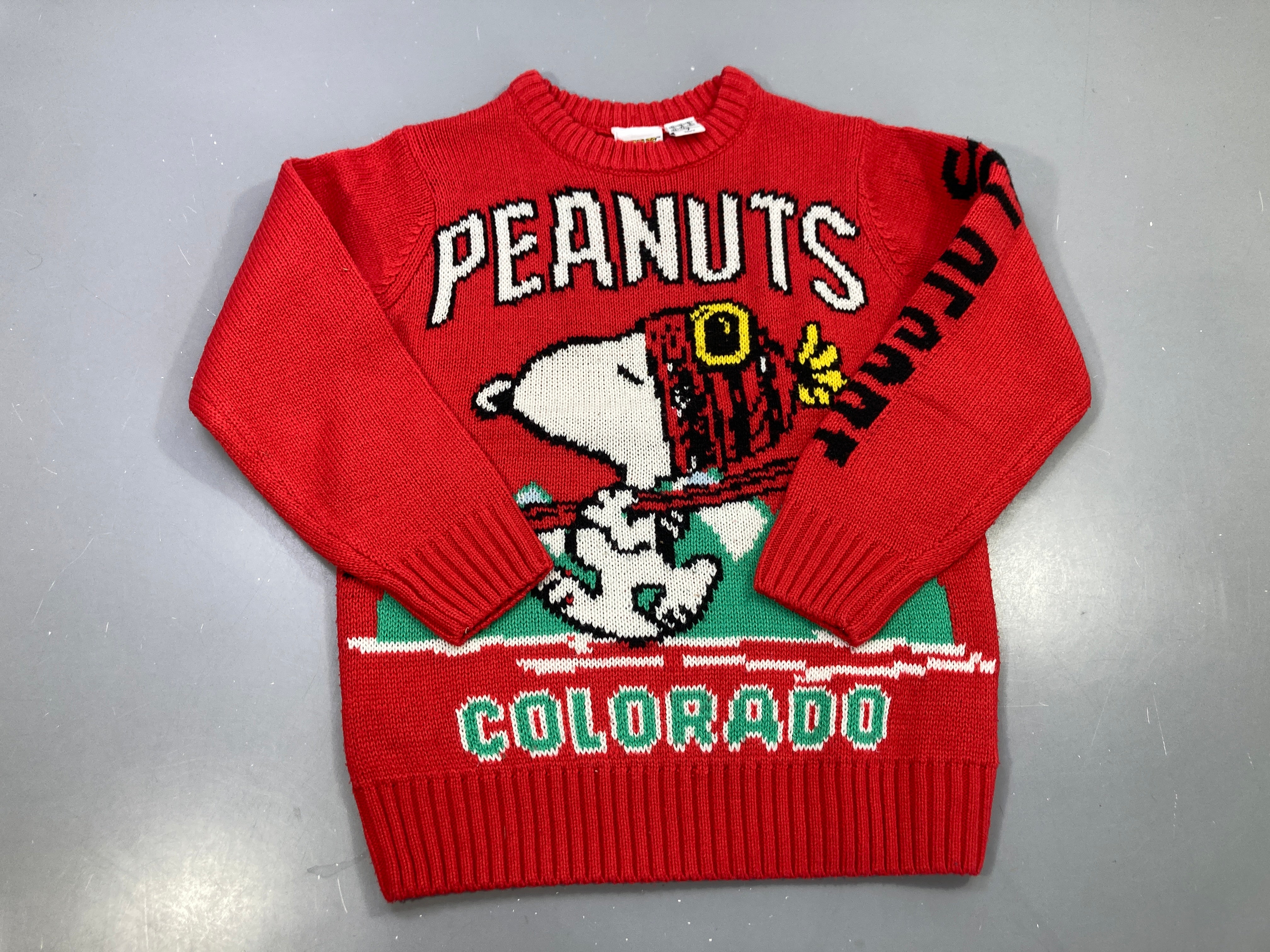 Pull rouge motif Snoopy Peanuts ski, Colorado Légèrement bouloché