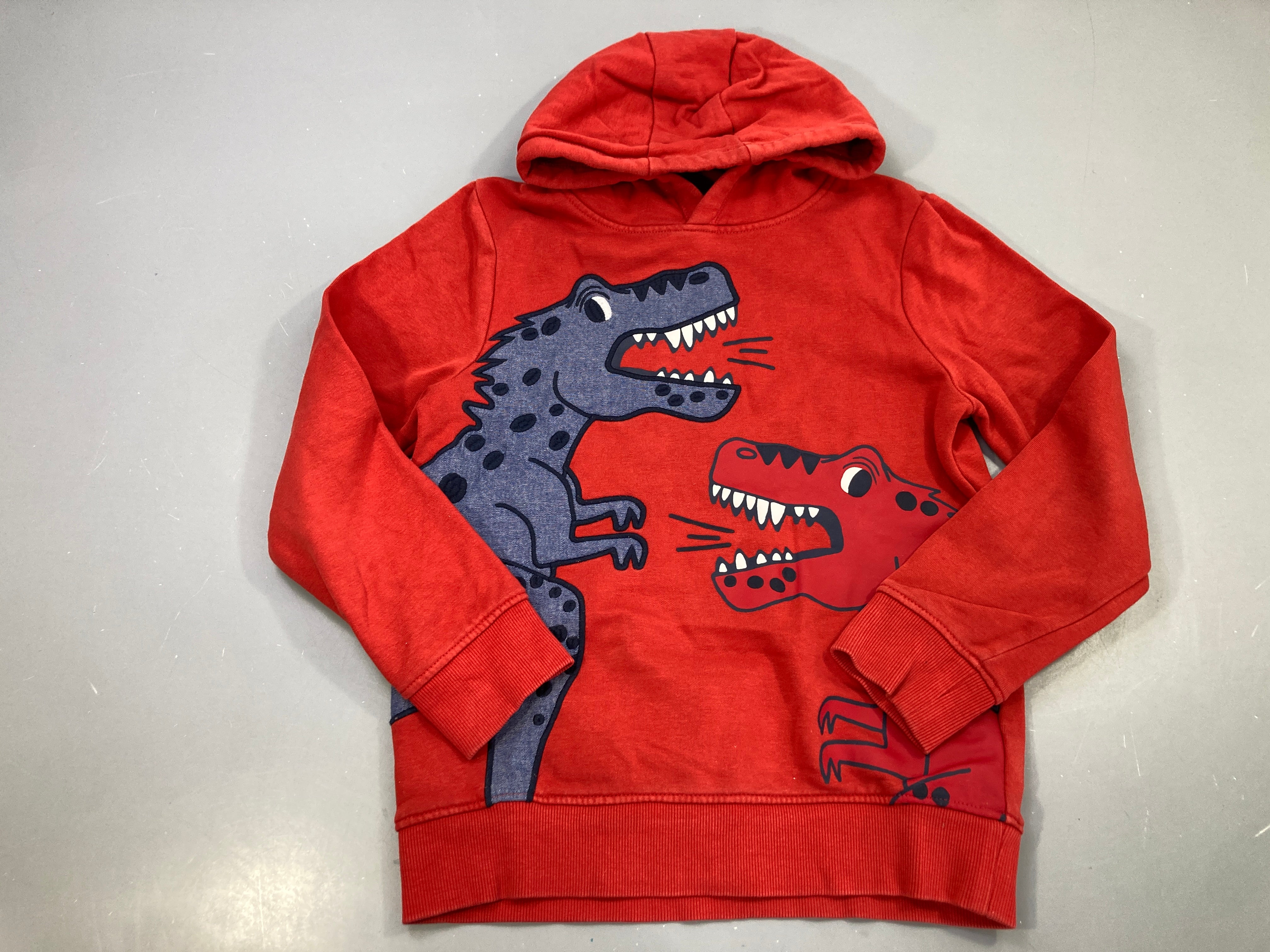 Sweat à capuche rouge, motif dinosaures affrontement