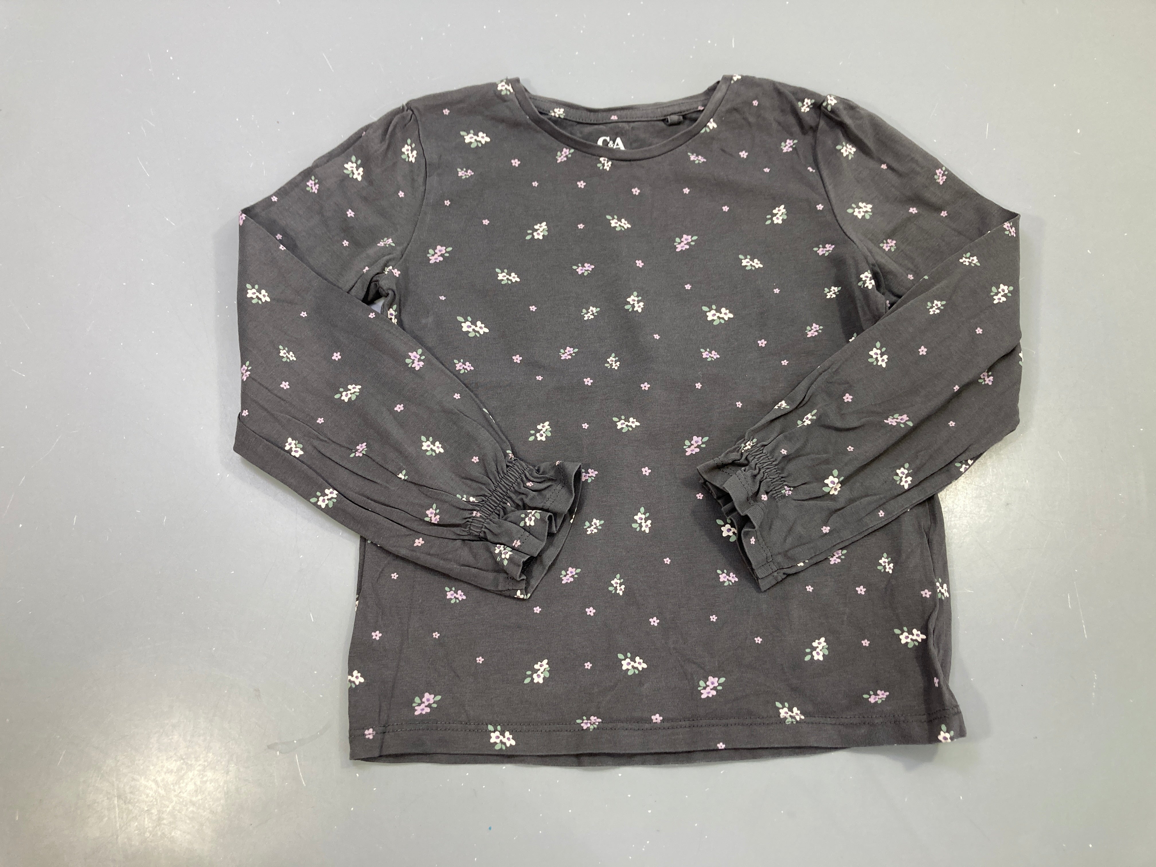T-shirt m.l gris anthracite, petites fleurs, manches froncées