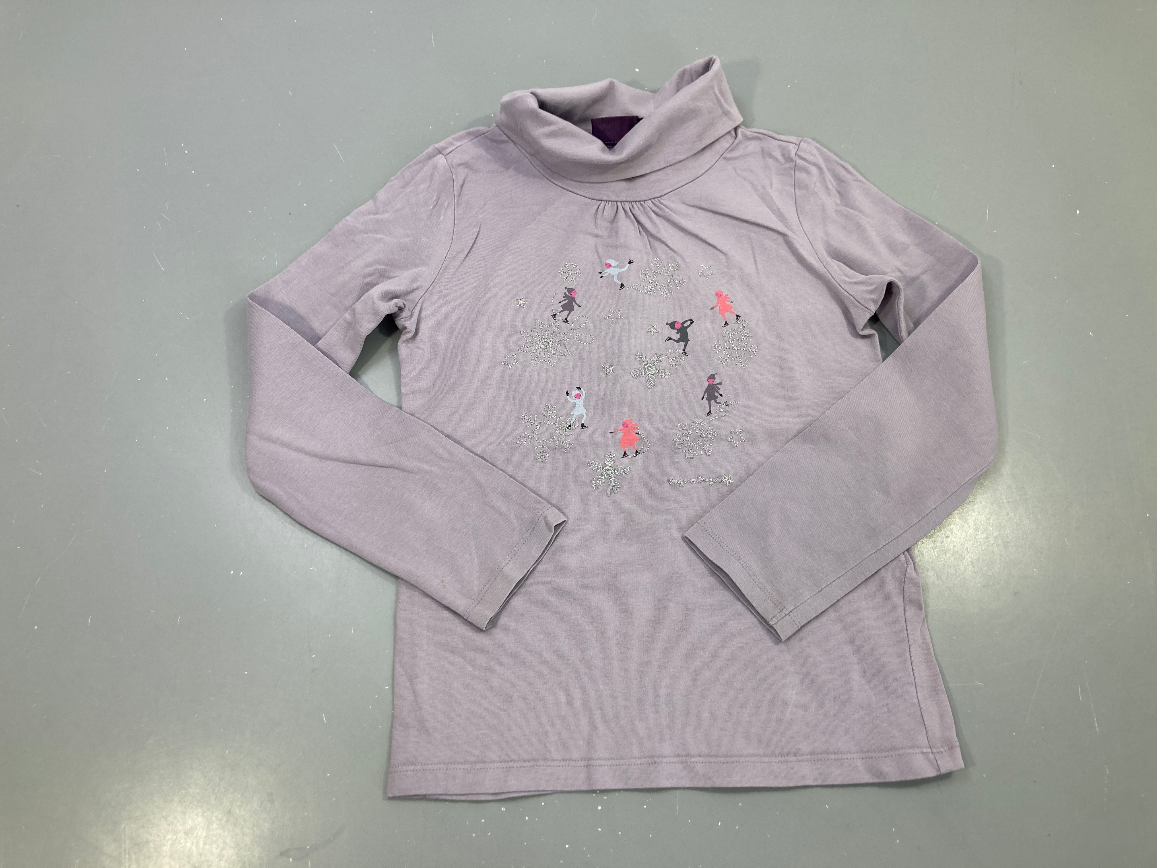 T-shirt m.l col roulé lilas, patineuses flocons pailletés