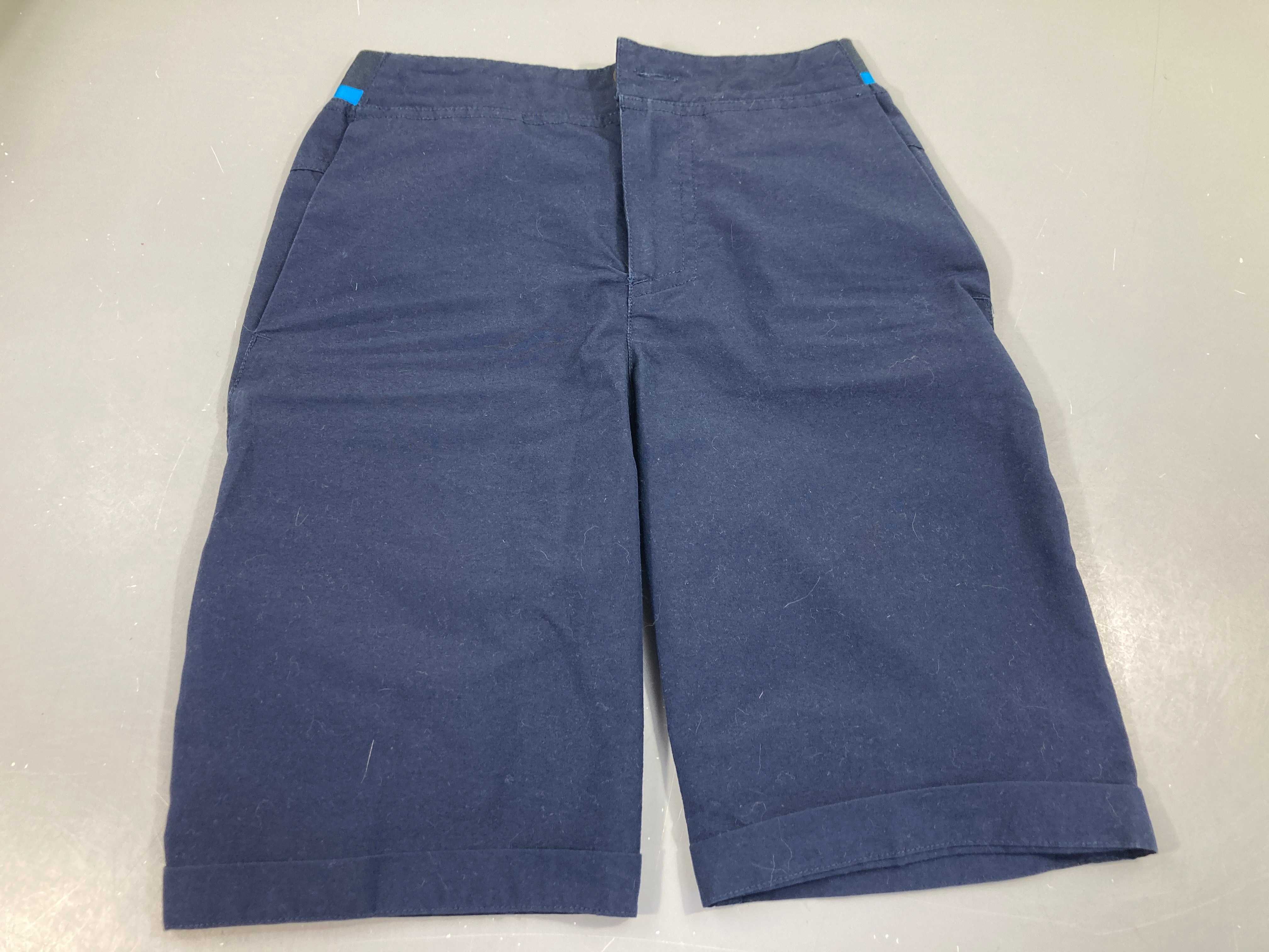 Bermuda bleu foncé taille élastique, taille estimée