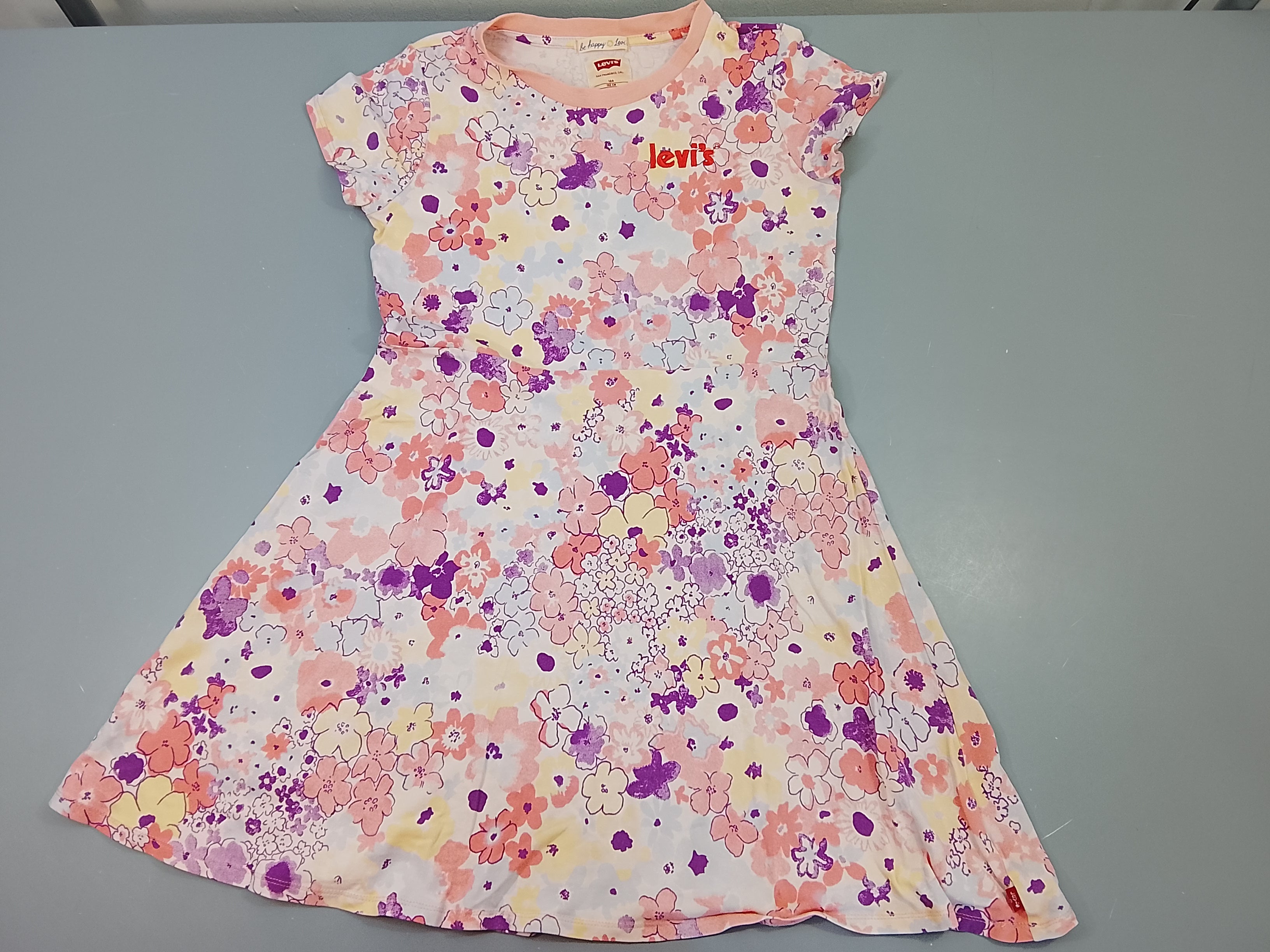 Robe m.c blanche à fleurs pastel