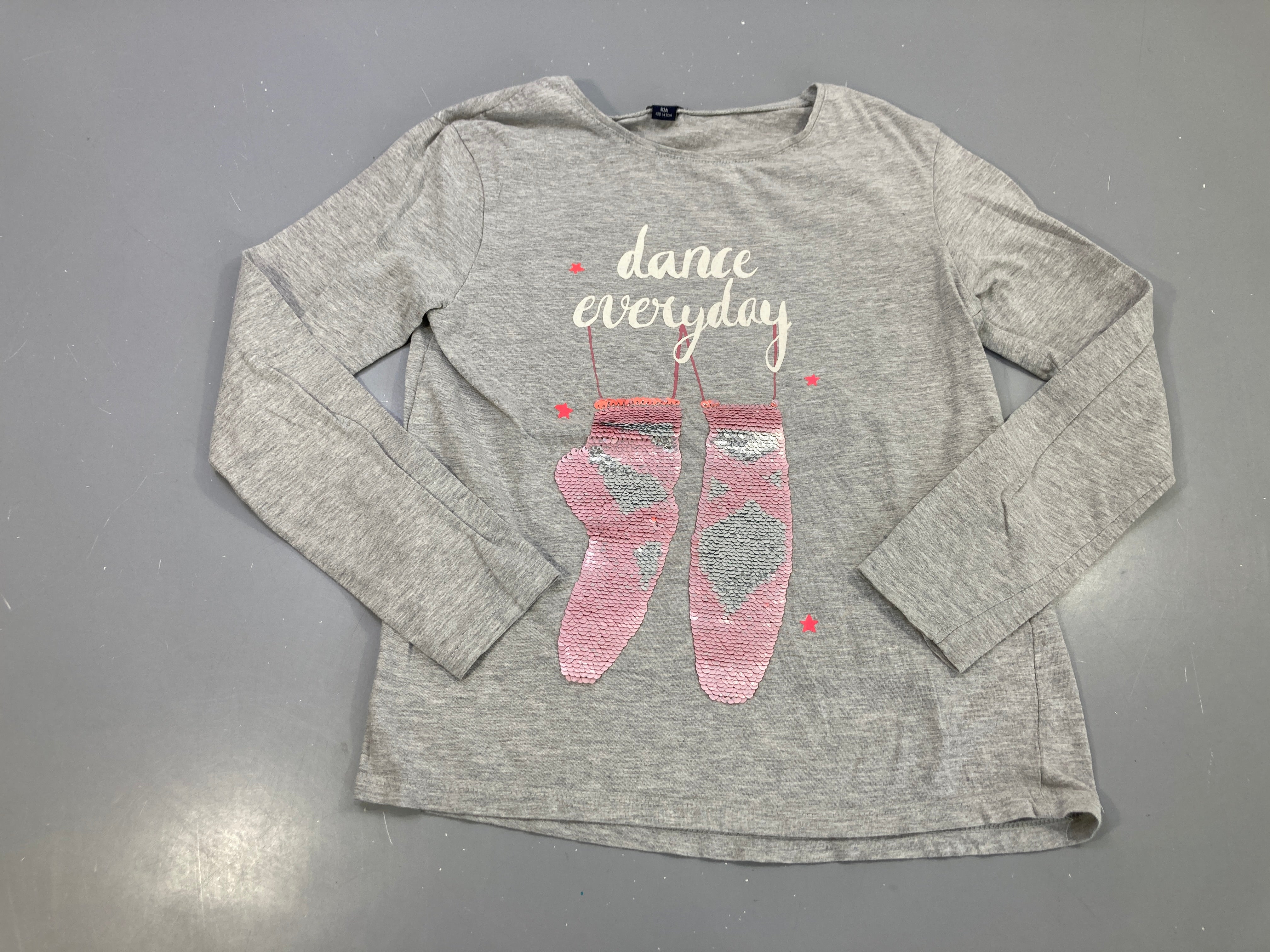 T-shirt m.l gris chiné, chaussons danse sequins, dance Légèrement bouloché