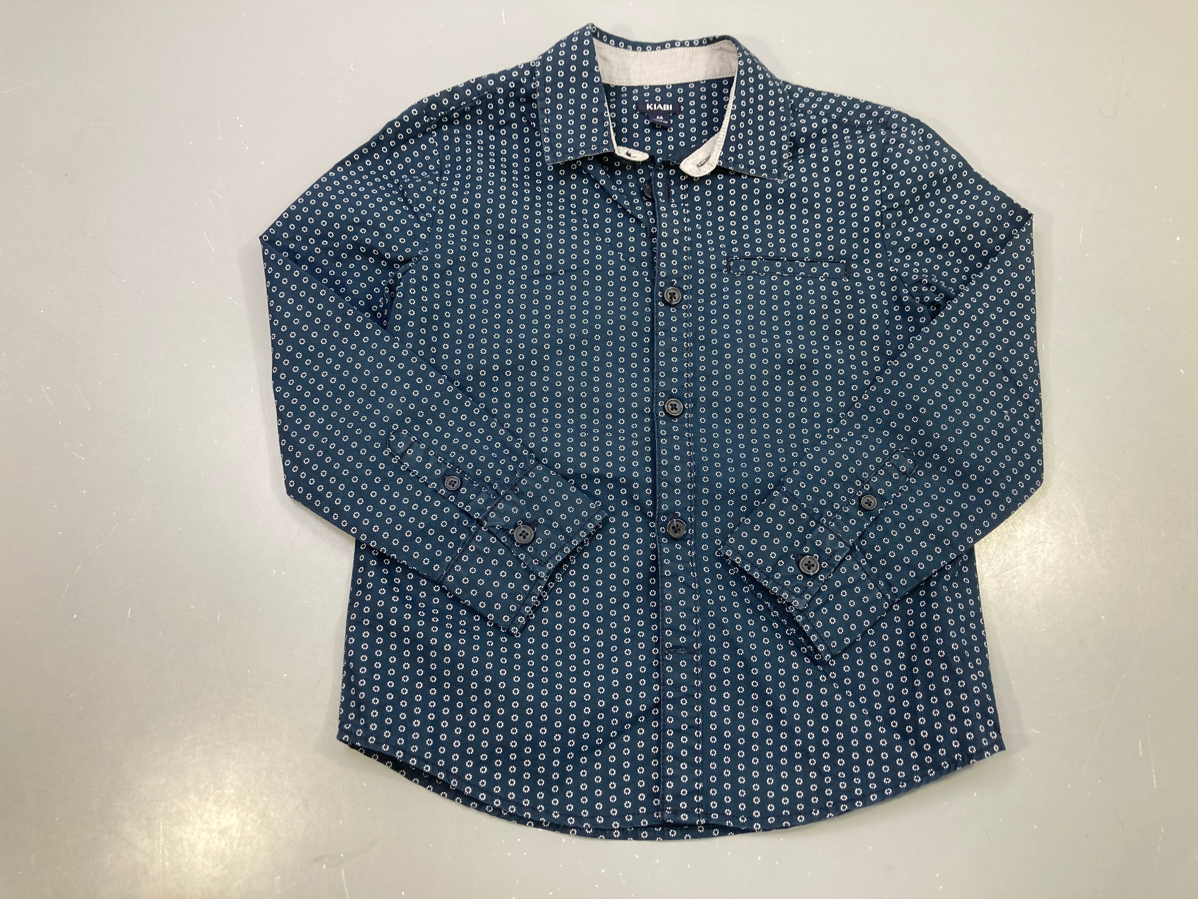 Chemise m.l bleu marine à motif fleuri