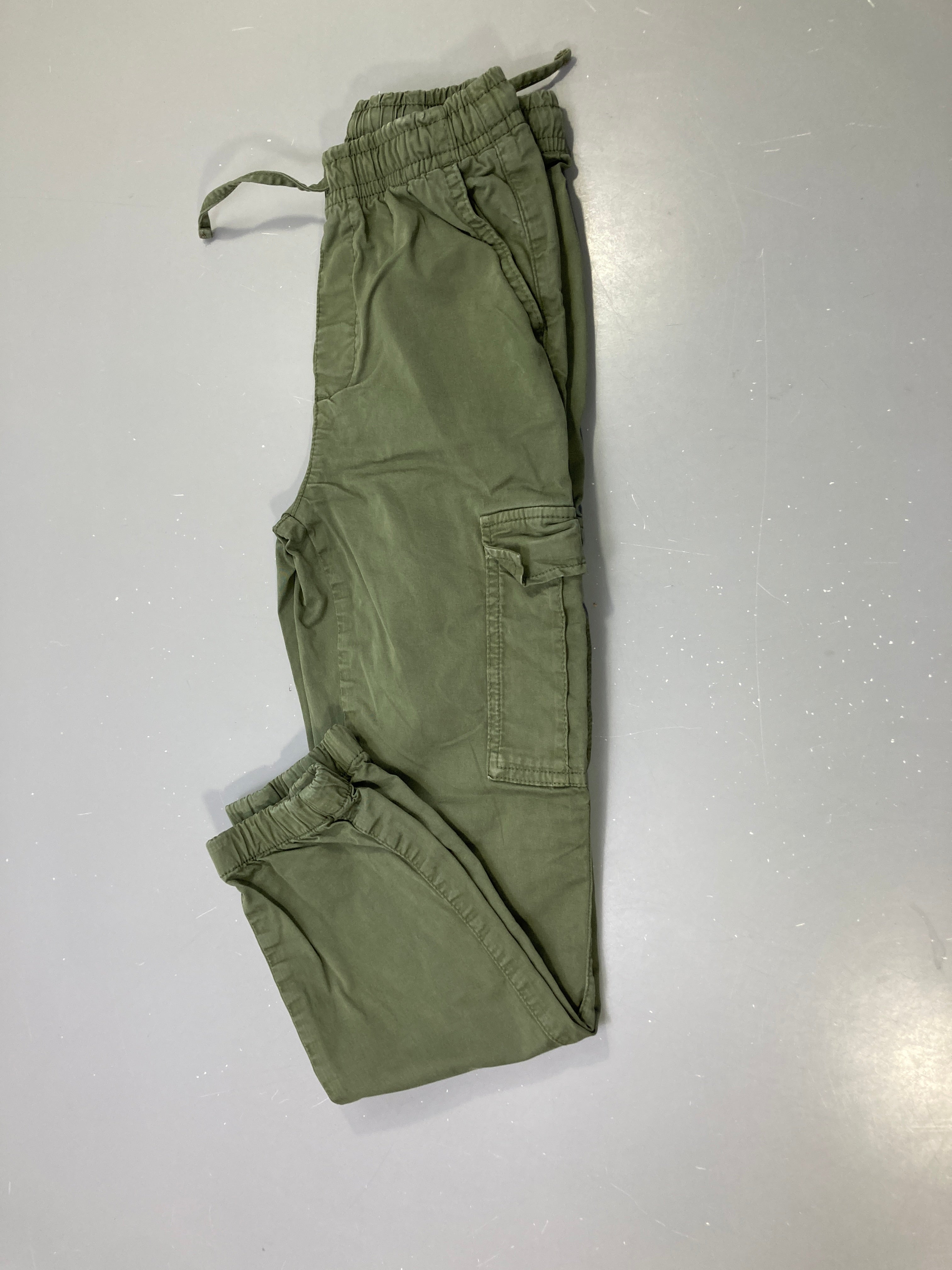 Pantalon cargo kaki, poche latérale