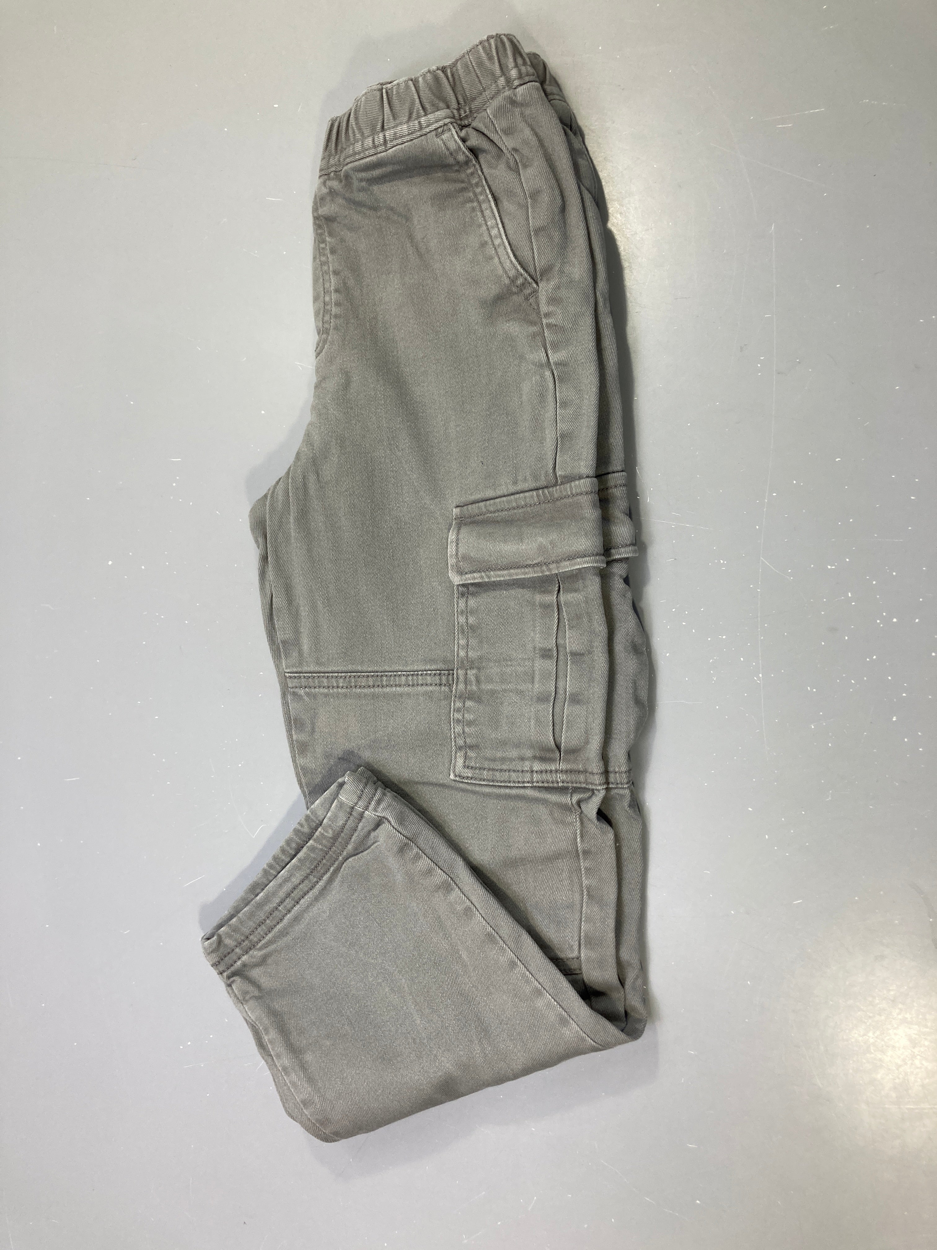 Pantalon cargo gris kaki, poche latérale