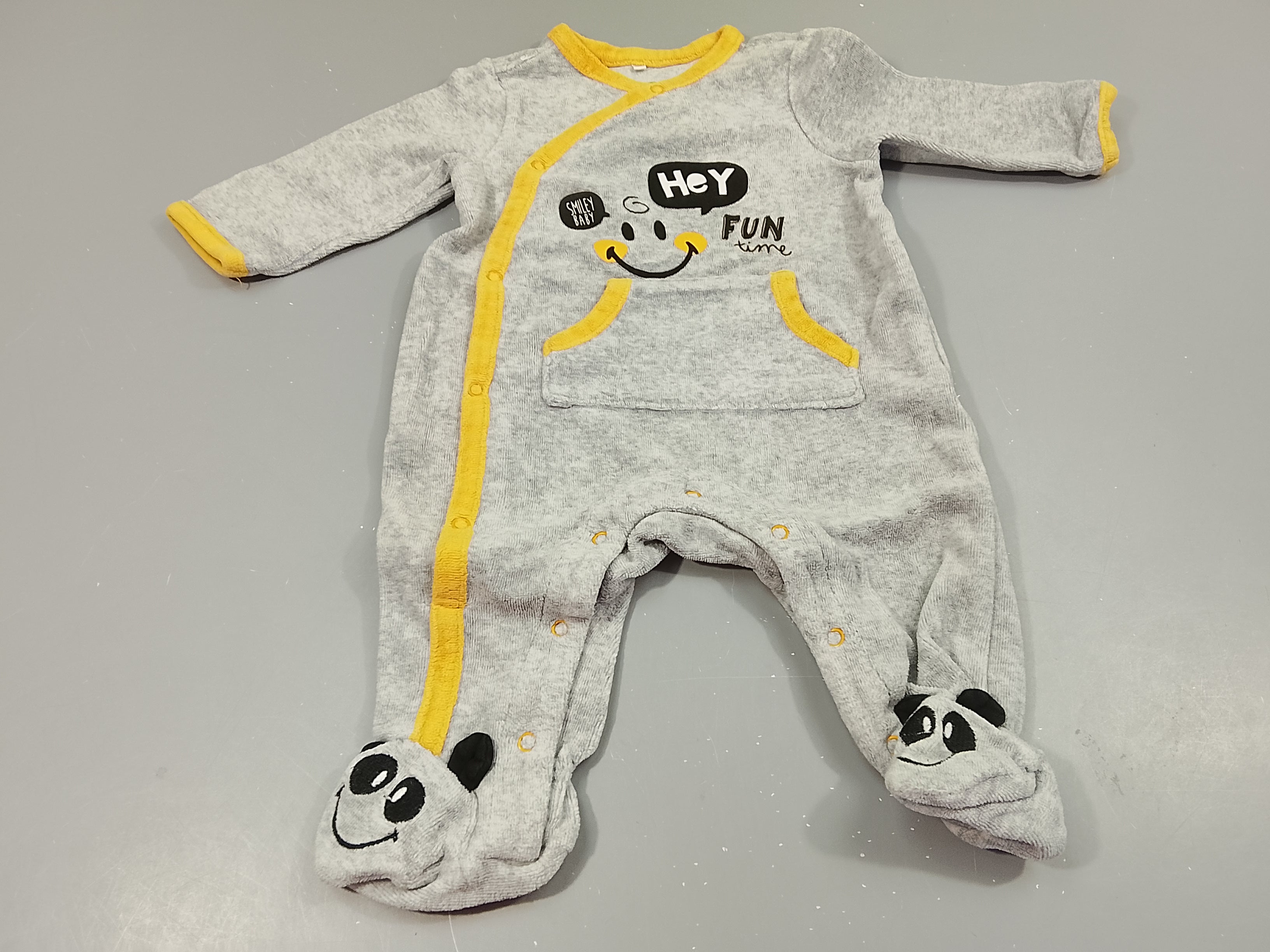 Pyjama velours gris clair et jaune Smiley, pieds pandas