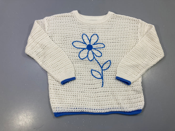 Pull écru maille ajourée, fleur brodée bleue, moins cher chez Petit Kiwi