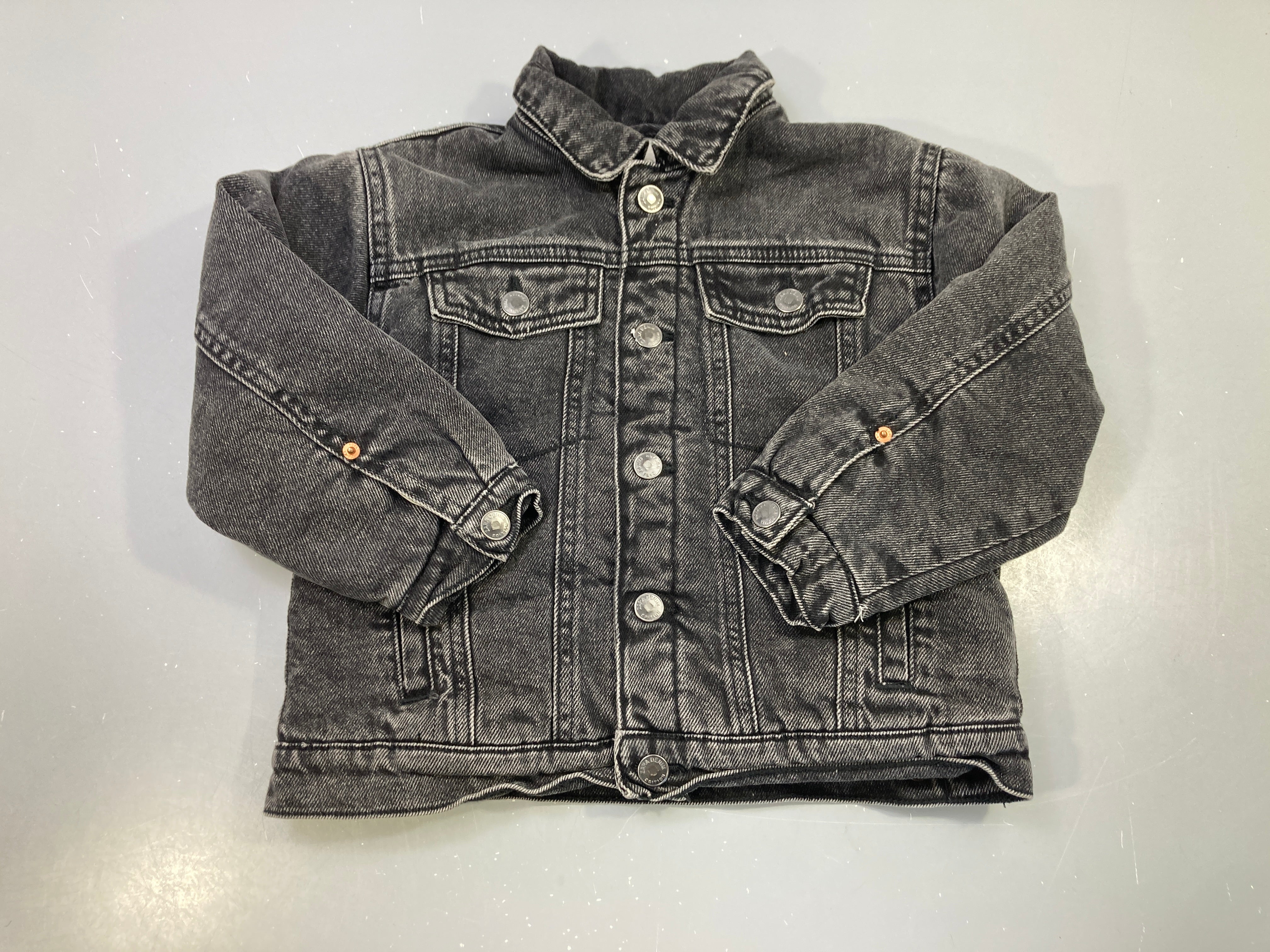 Veste jean noir délavé, doublée sherpa boutons pression