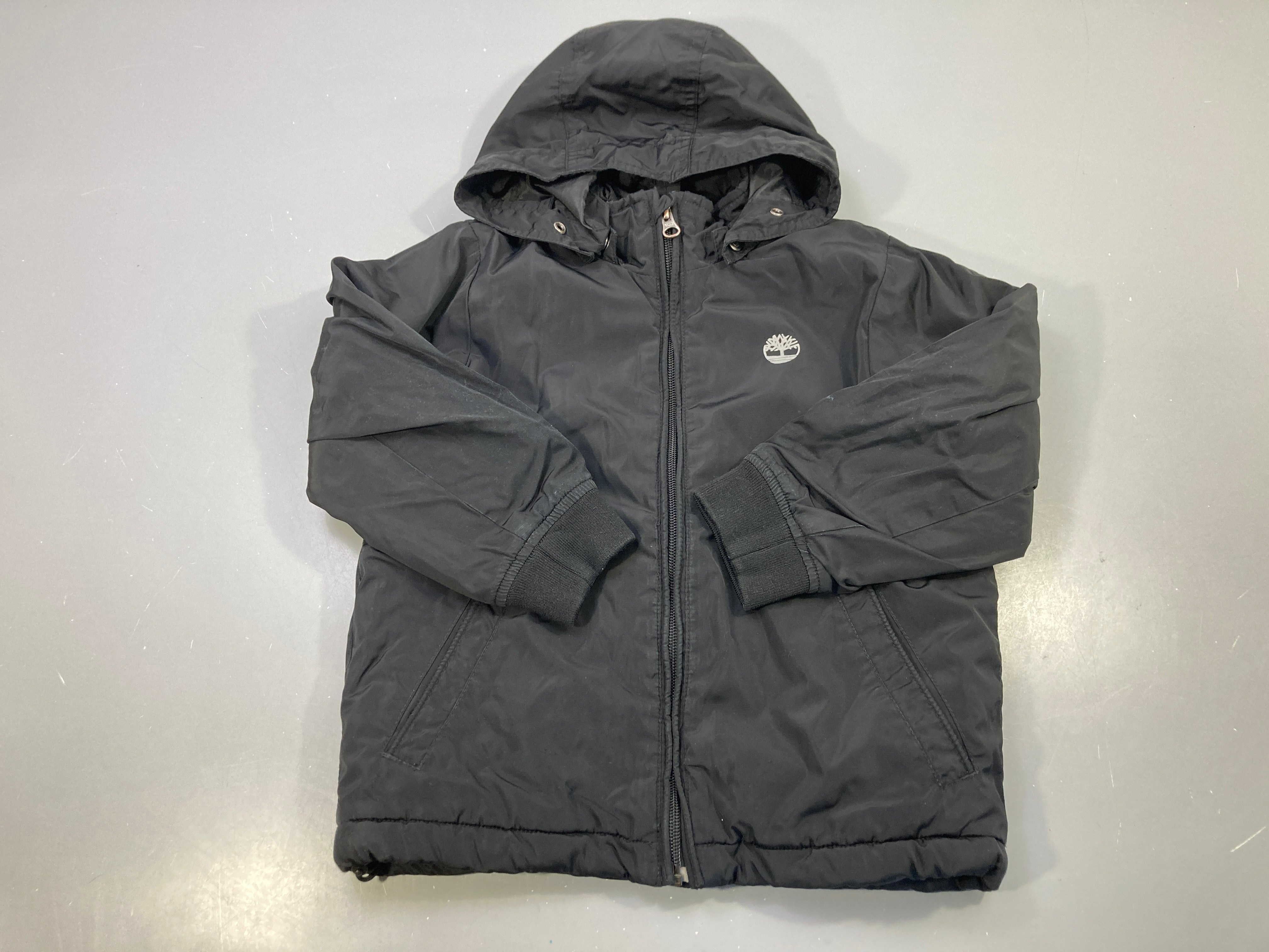Veste zippée noire capuche amovible, poignets côtelés