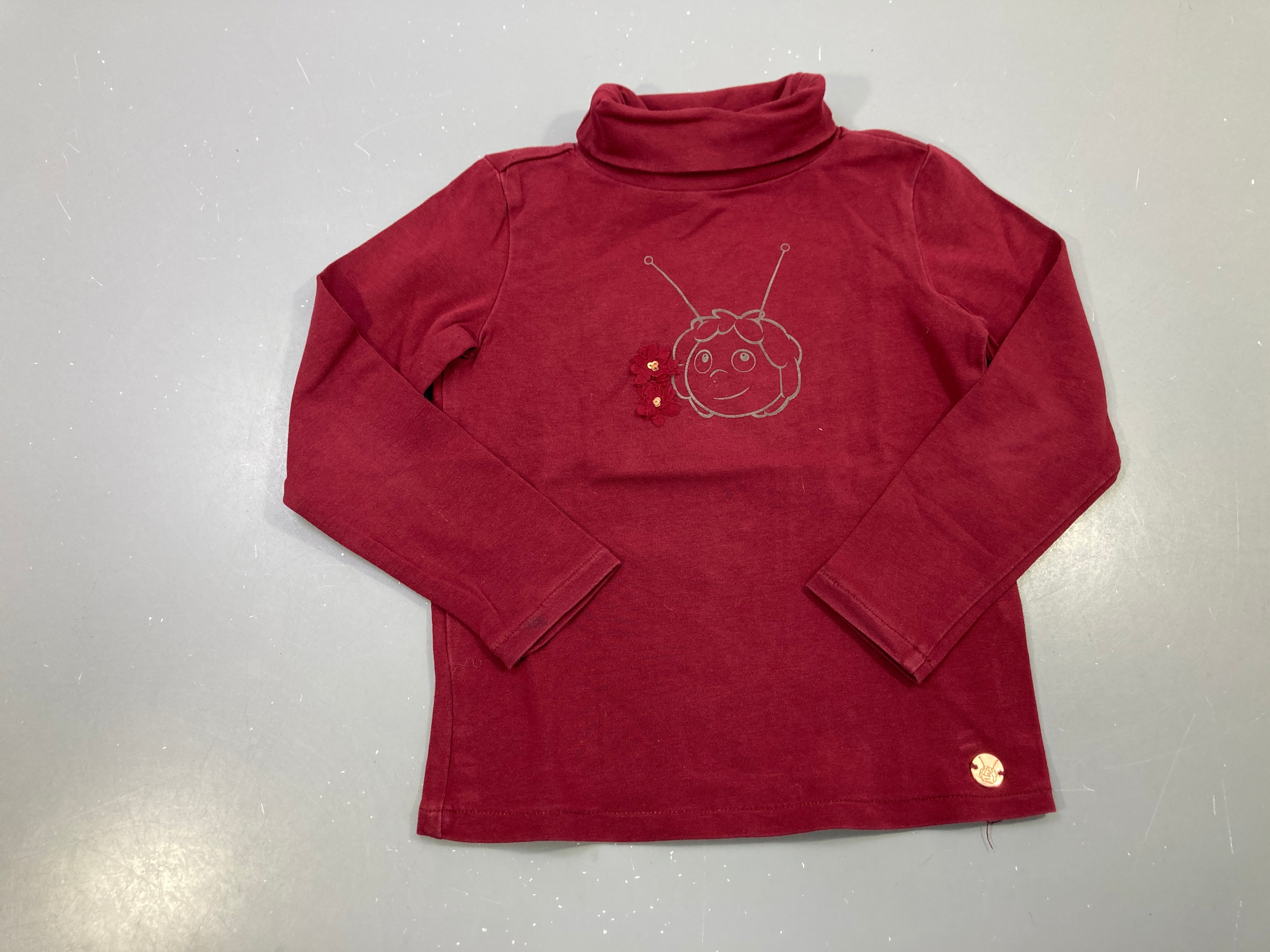 T-shirt m.l col roulé bordeaux, imprimé Maya l'abeille, fleurs sequins, bas manche tachée