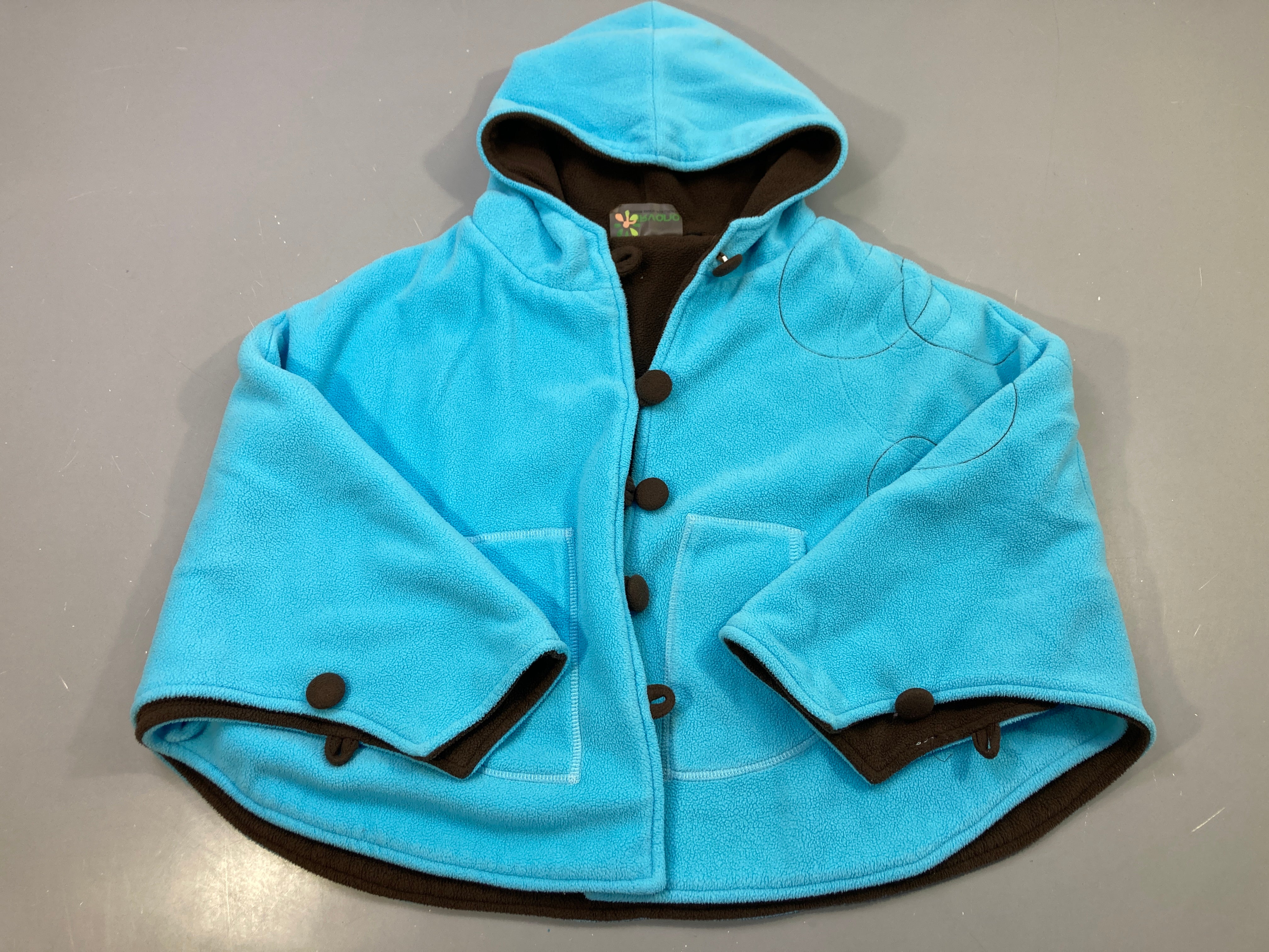 Cape turquoise polaire capuche, doublure chocolat, Nirvana