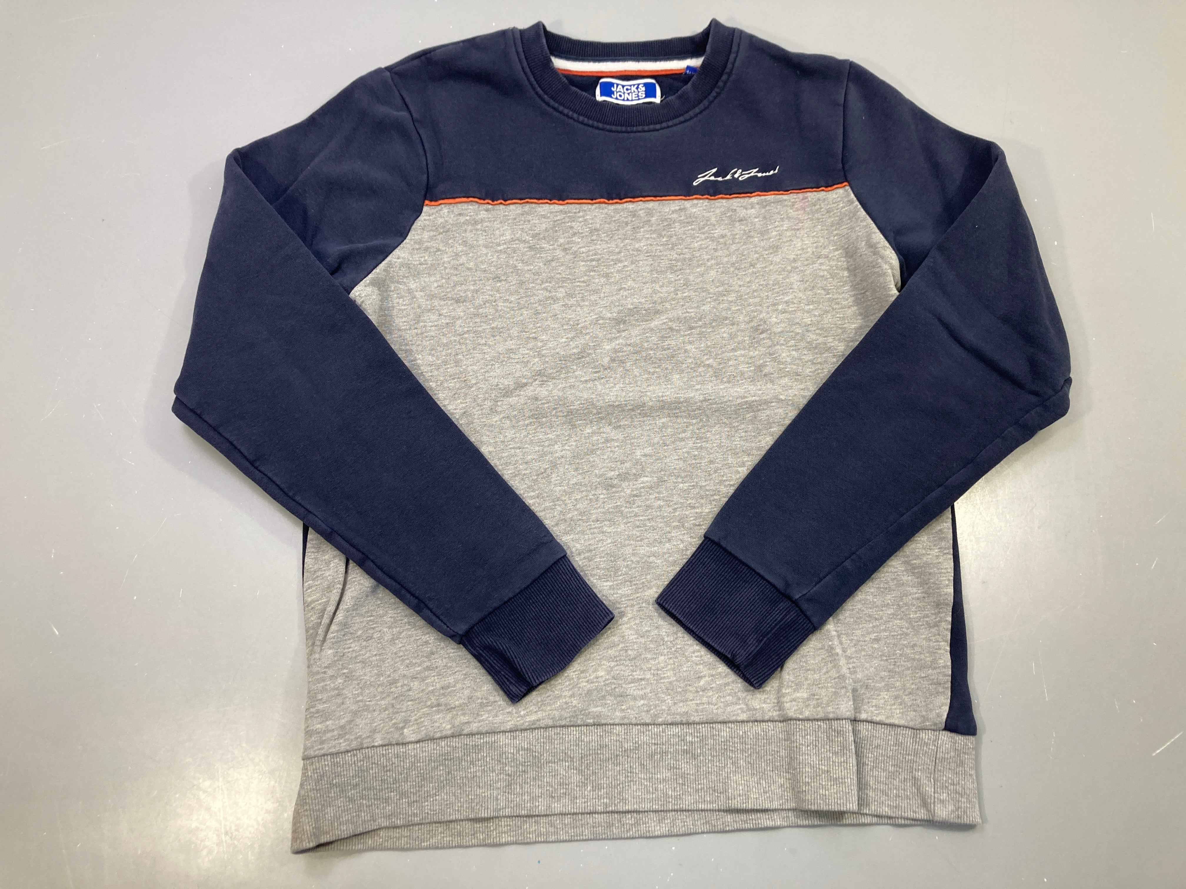 Sweat bleu marine gris chiné, liseré orange