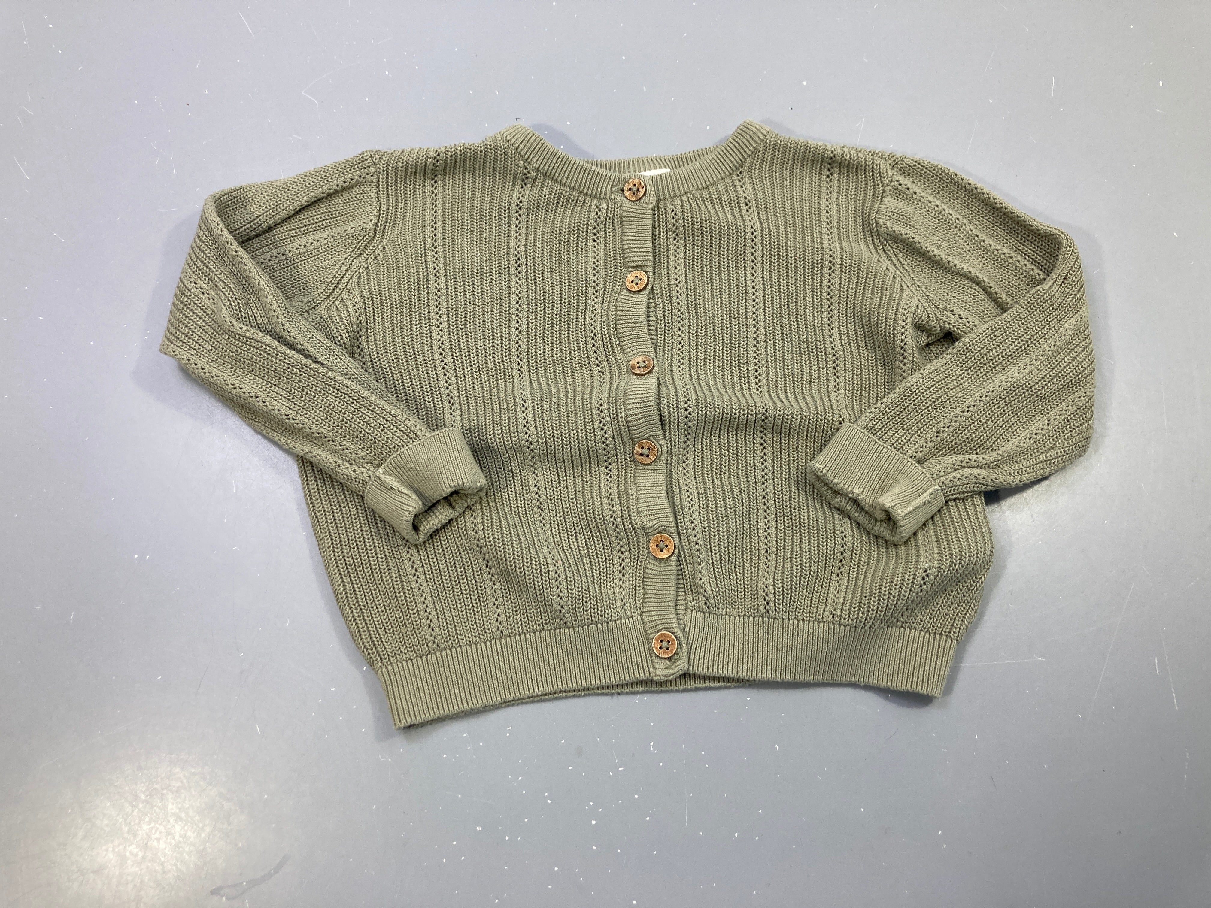 Gilet vert kaki maille ajourée, boutons bois