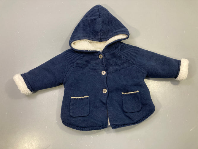 Gilet bleu marine maille capuche, doublure sherpa écru, poches fil doré, moins cher chez Petit Kiwi