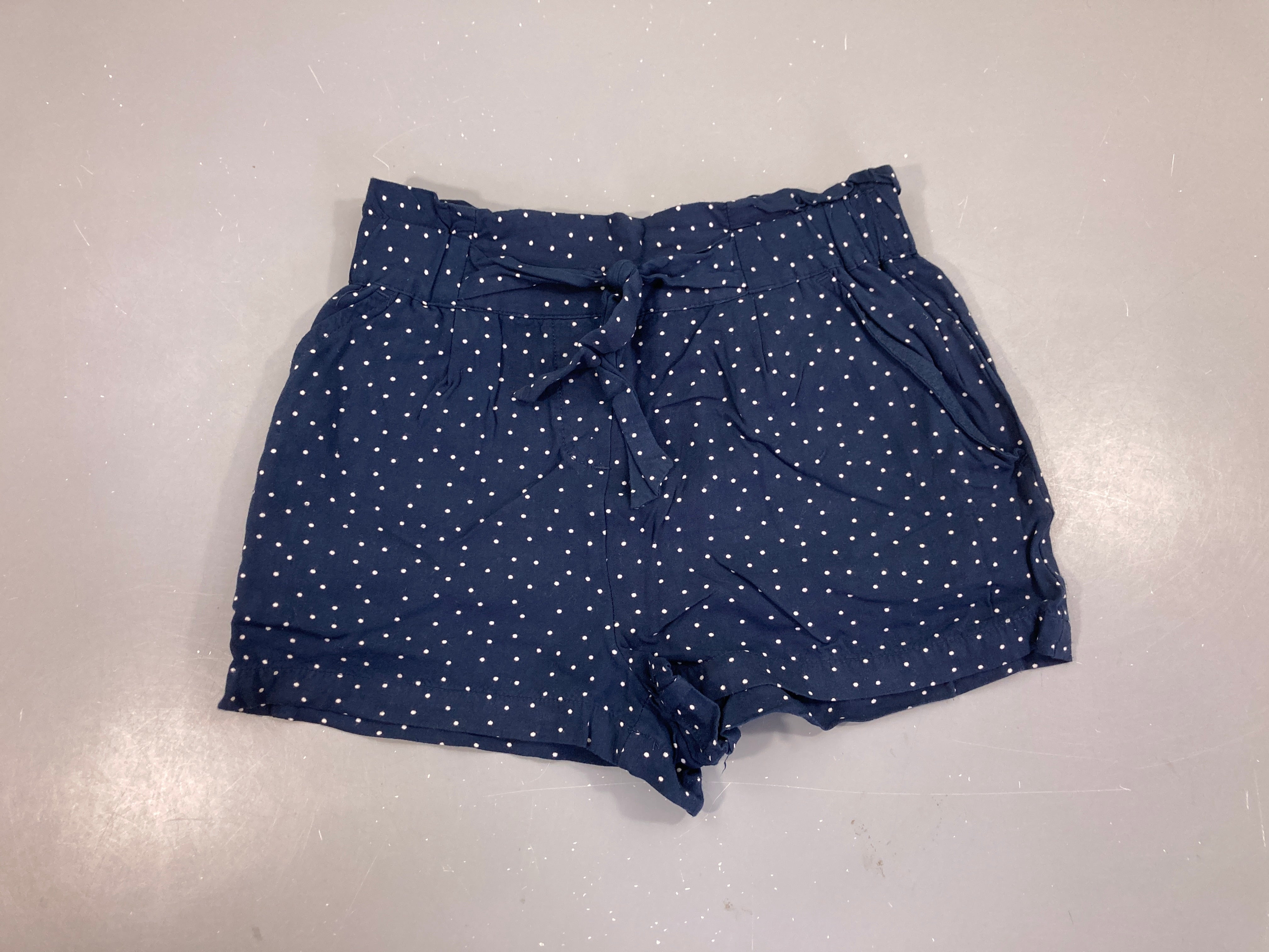 Short bleu foncé pois