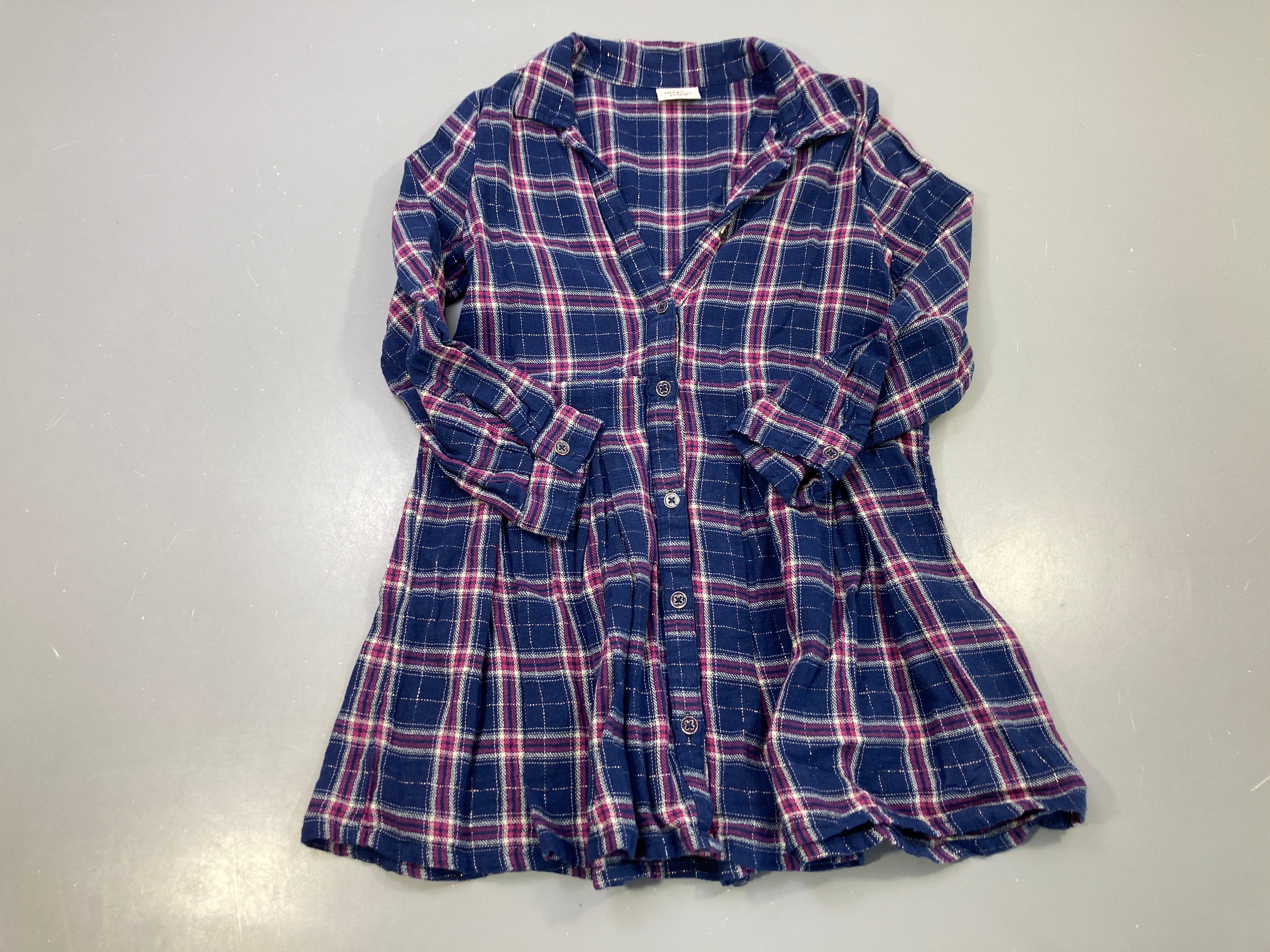 Robe m.l bleu marine et rose à carreaux, fils dorés, boutonnée, col chemise