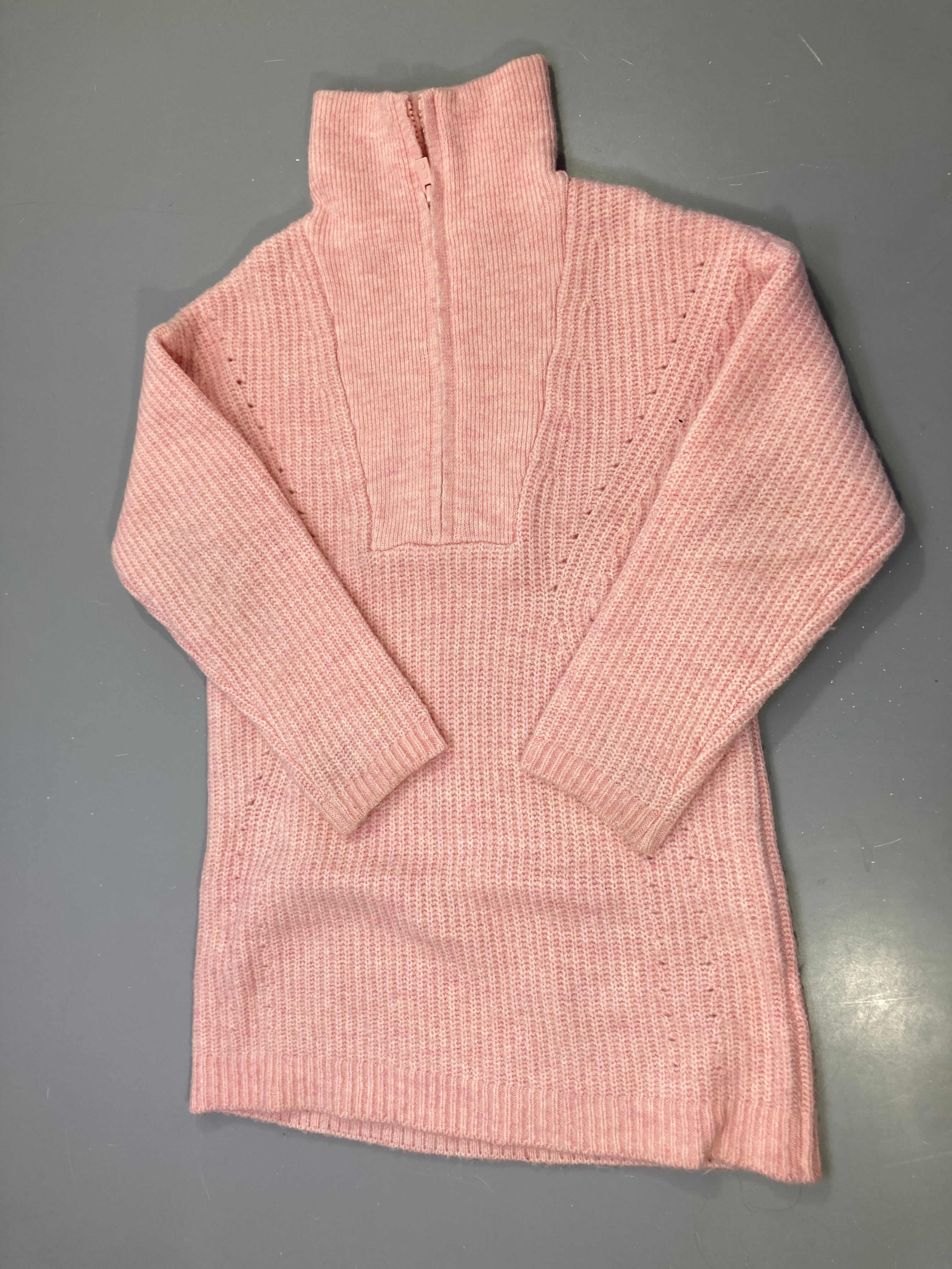 Robe longue rose chiné, col montant zippé, maille côtelée ajourée