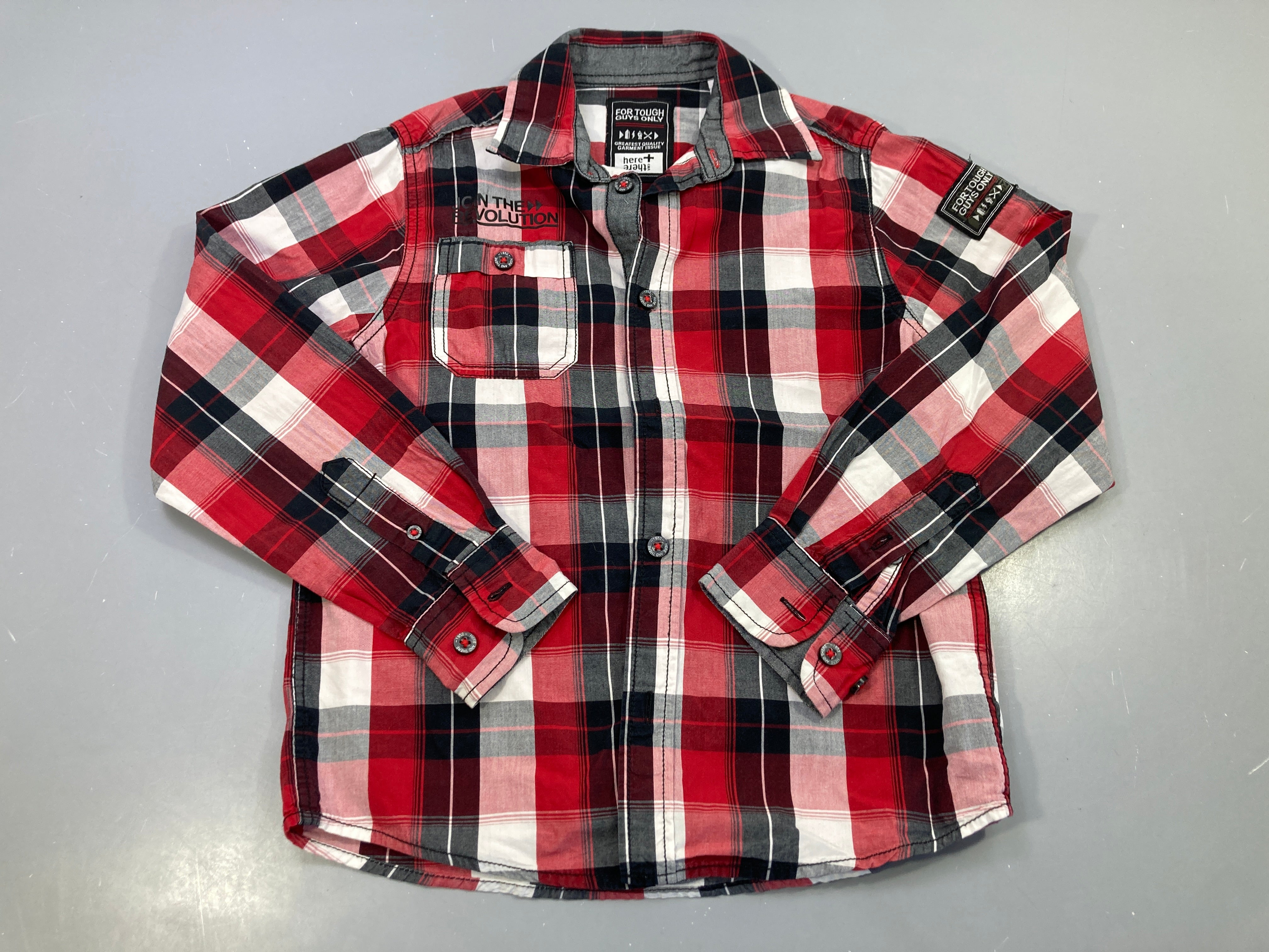 Chemise m.l rouge, noir et blanc à carreaux, poche, écusson, Here+There