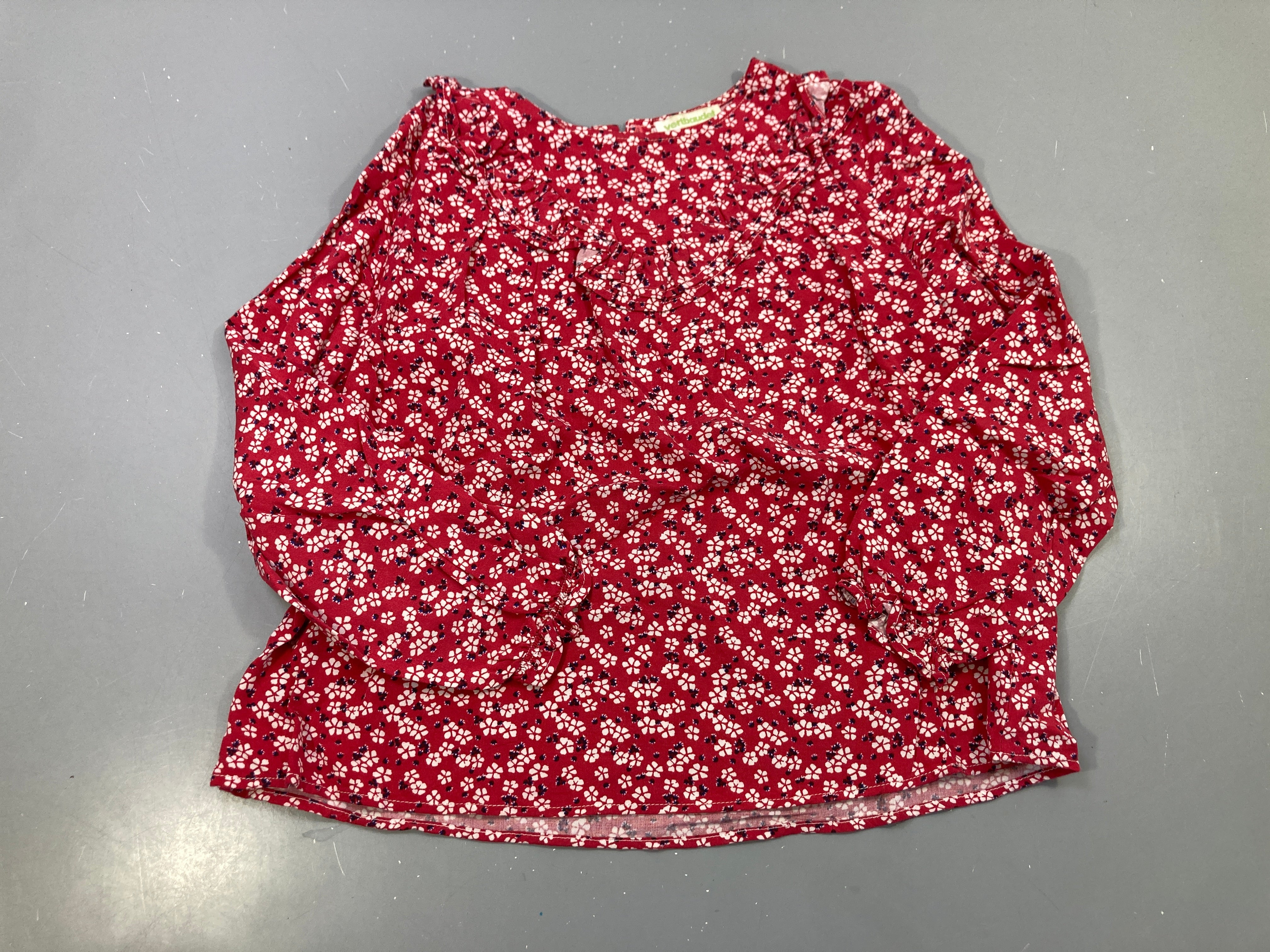 Blouse m.l framboise petites fleurs blanches, volant encolure