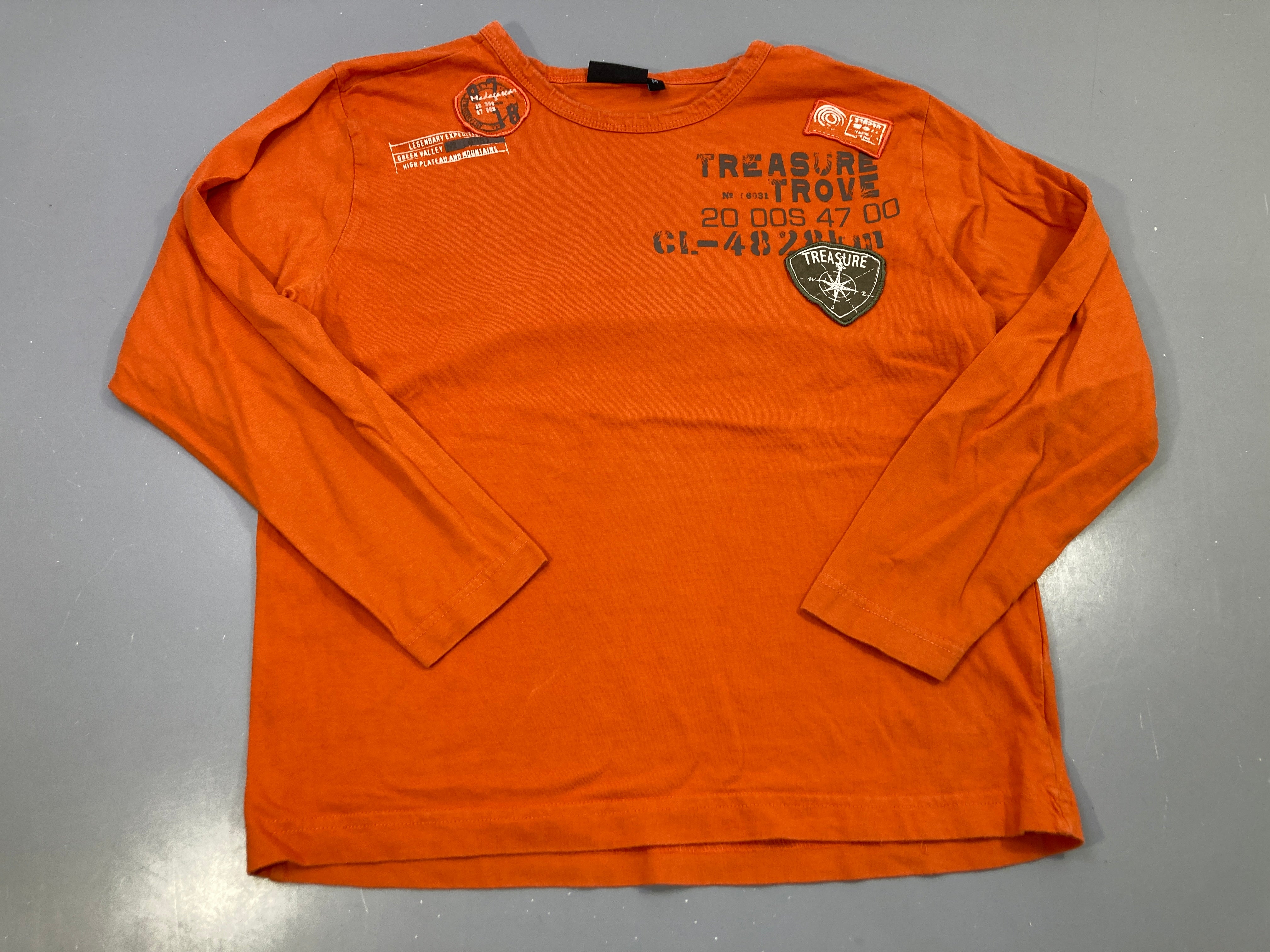 T-shirt m.l orange, imprimé et écussons « Treasure Trove »