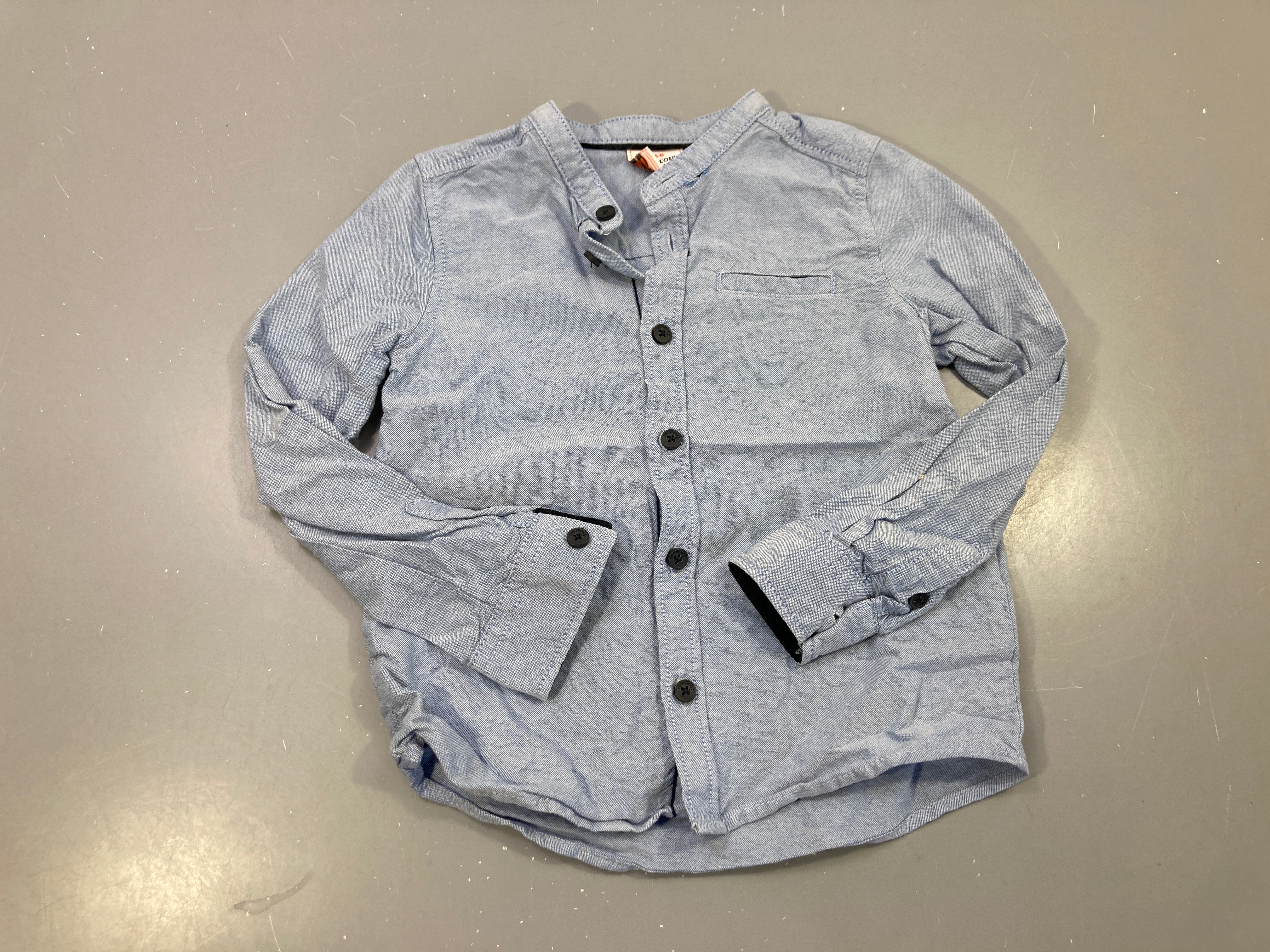 Chemise m.l bleu ciel col mao, poignets doublés marine