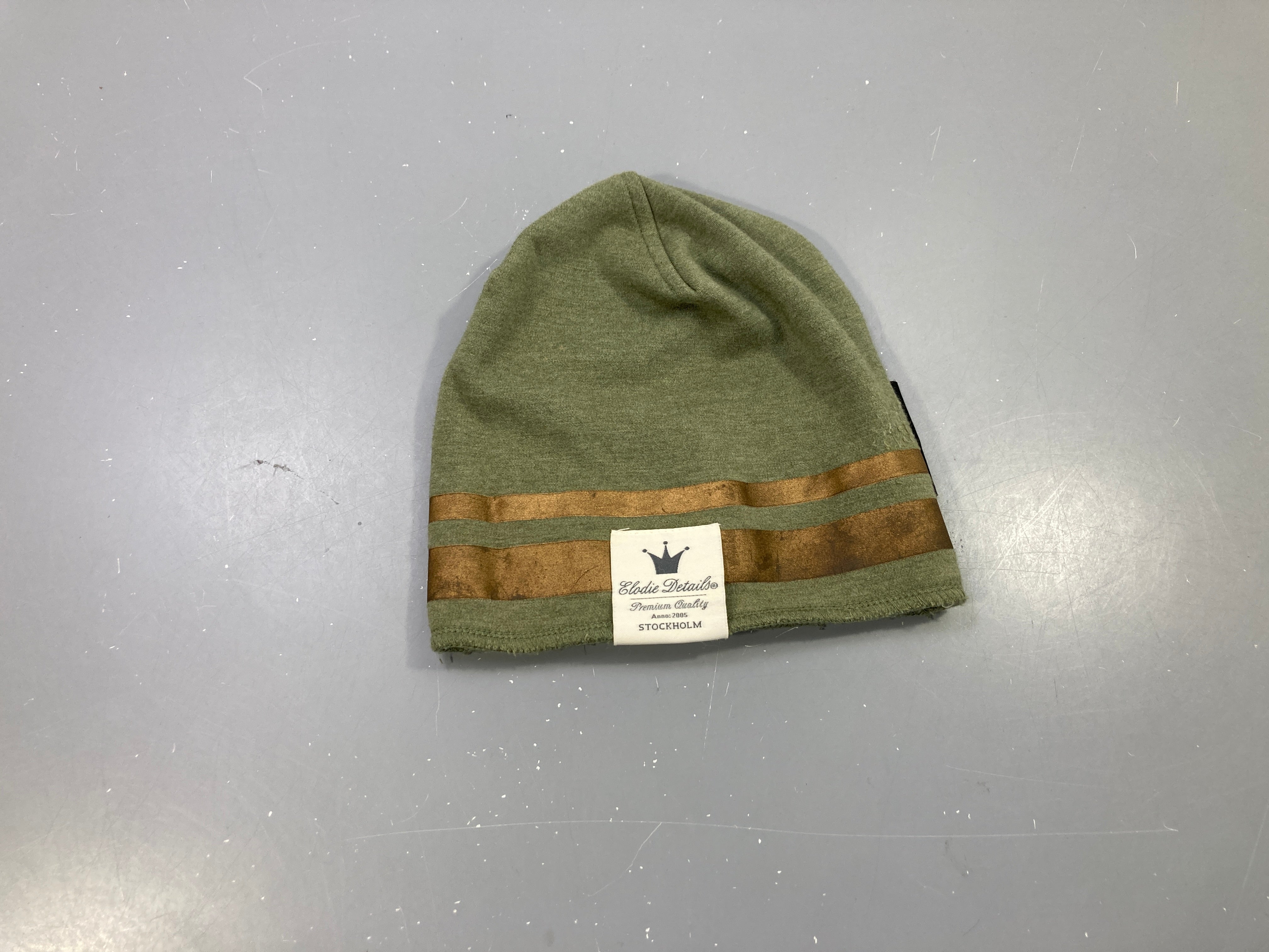 Bonnet jersey vert kaki, bandes cuivrées, Elodie Details, bouloché