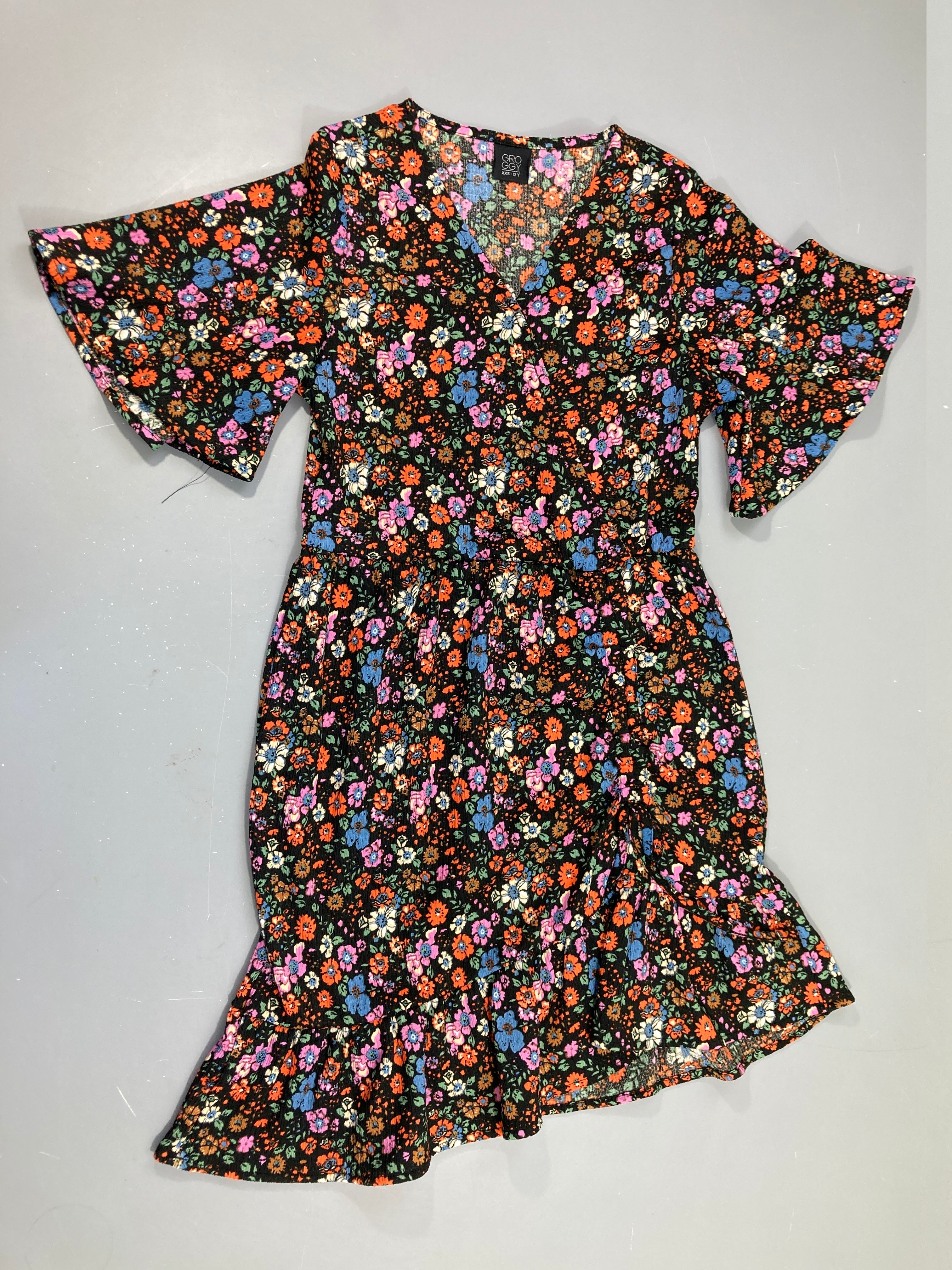 Robe m.c noir fleurie