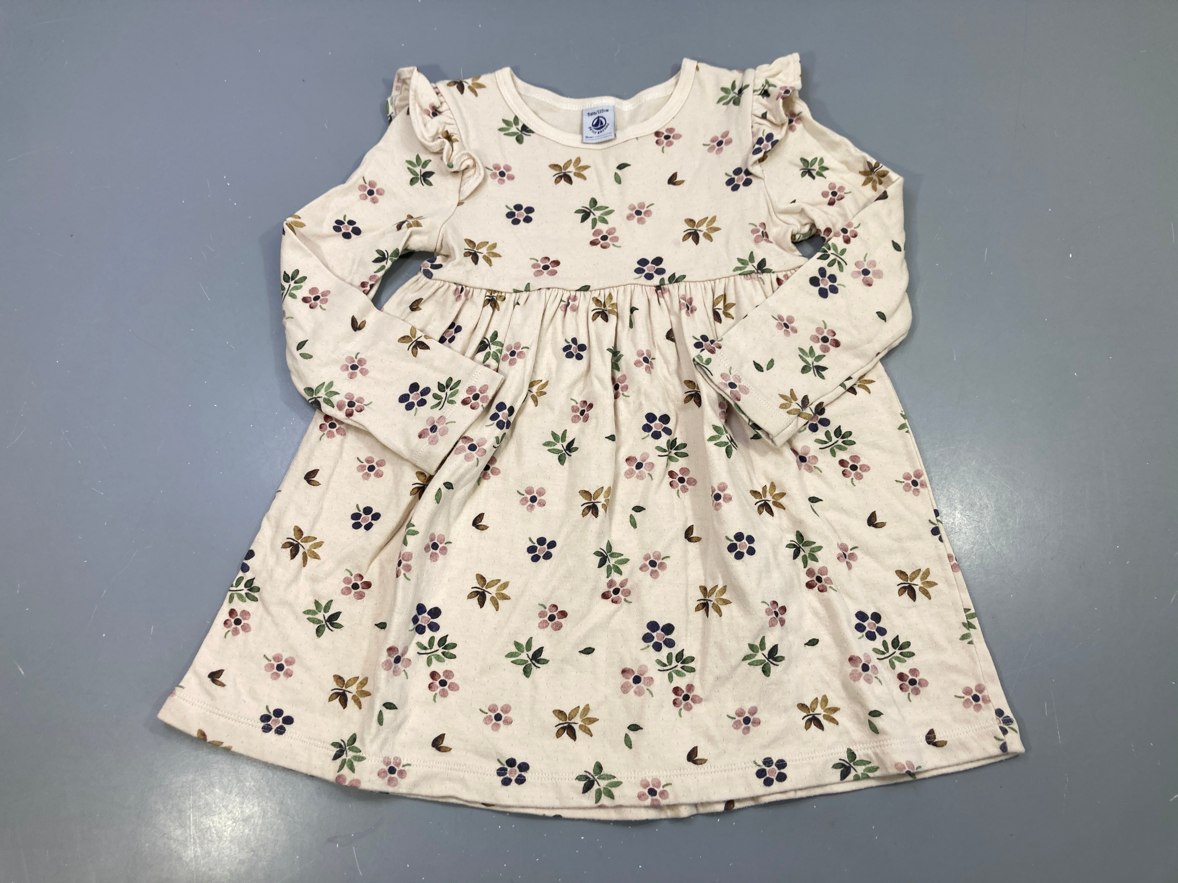 Robe m.l molleton cru fleurie, volants aux épaules