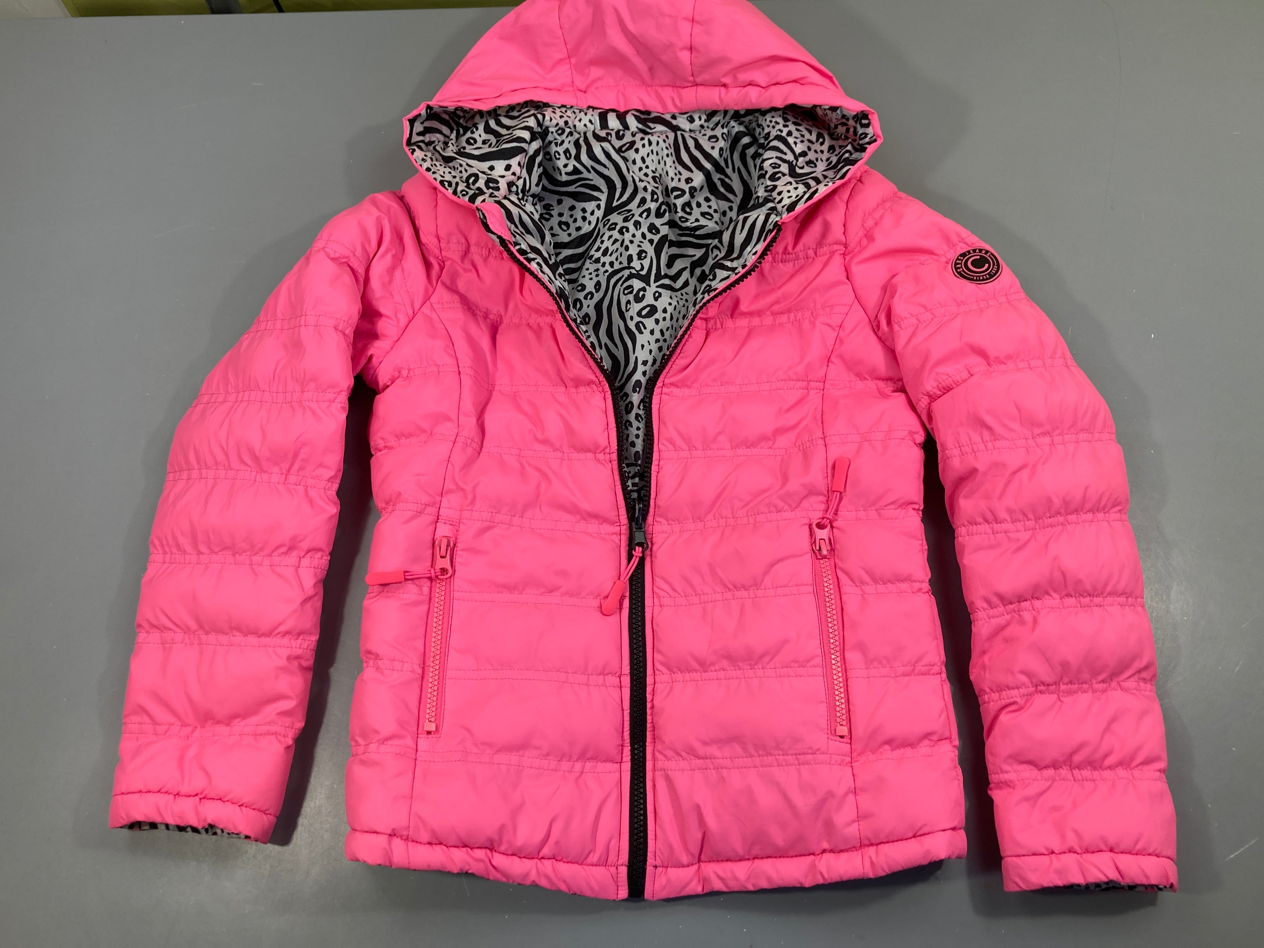 Doudoune zippée réversible rose/motifs félins à capuche