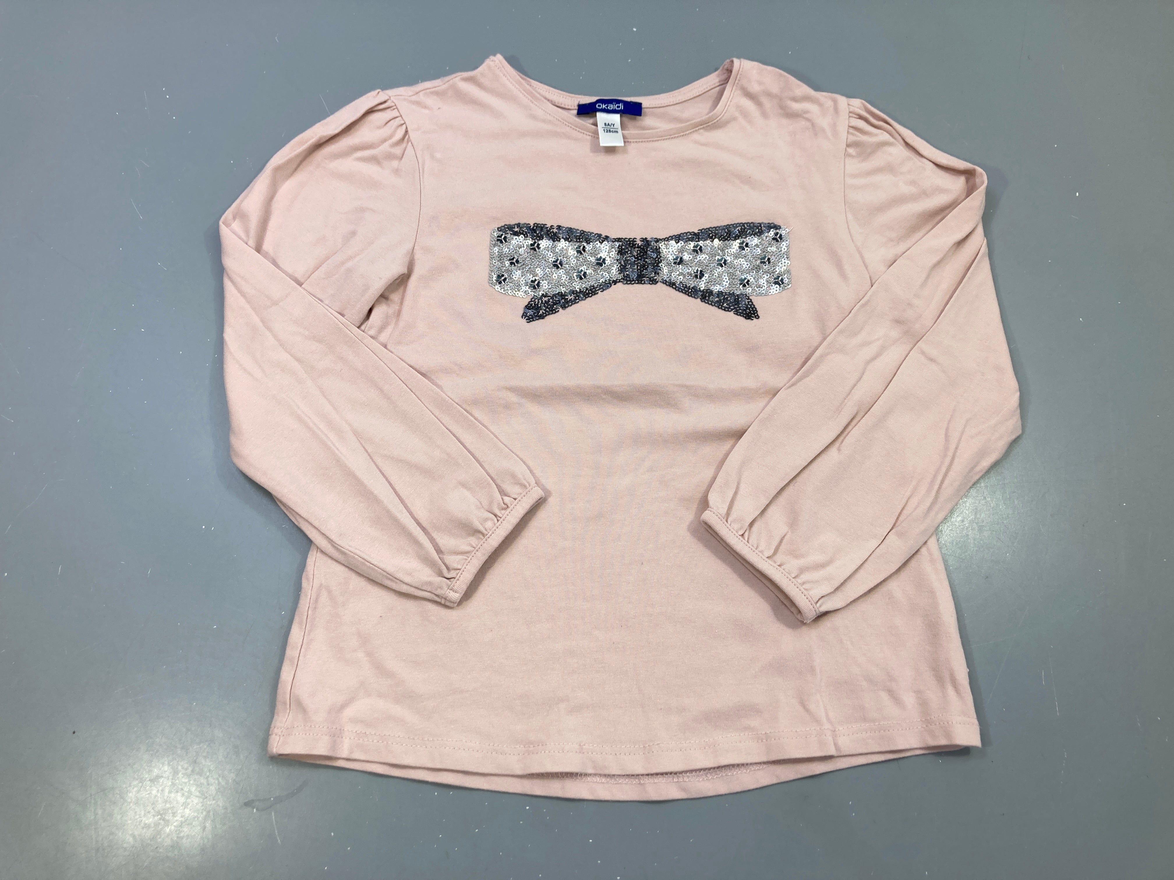 T-shirt m.l rose poudré, nœud sequins argentés, légèrement bouloché