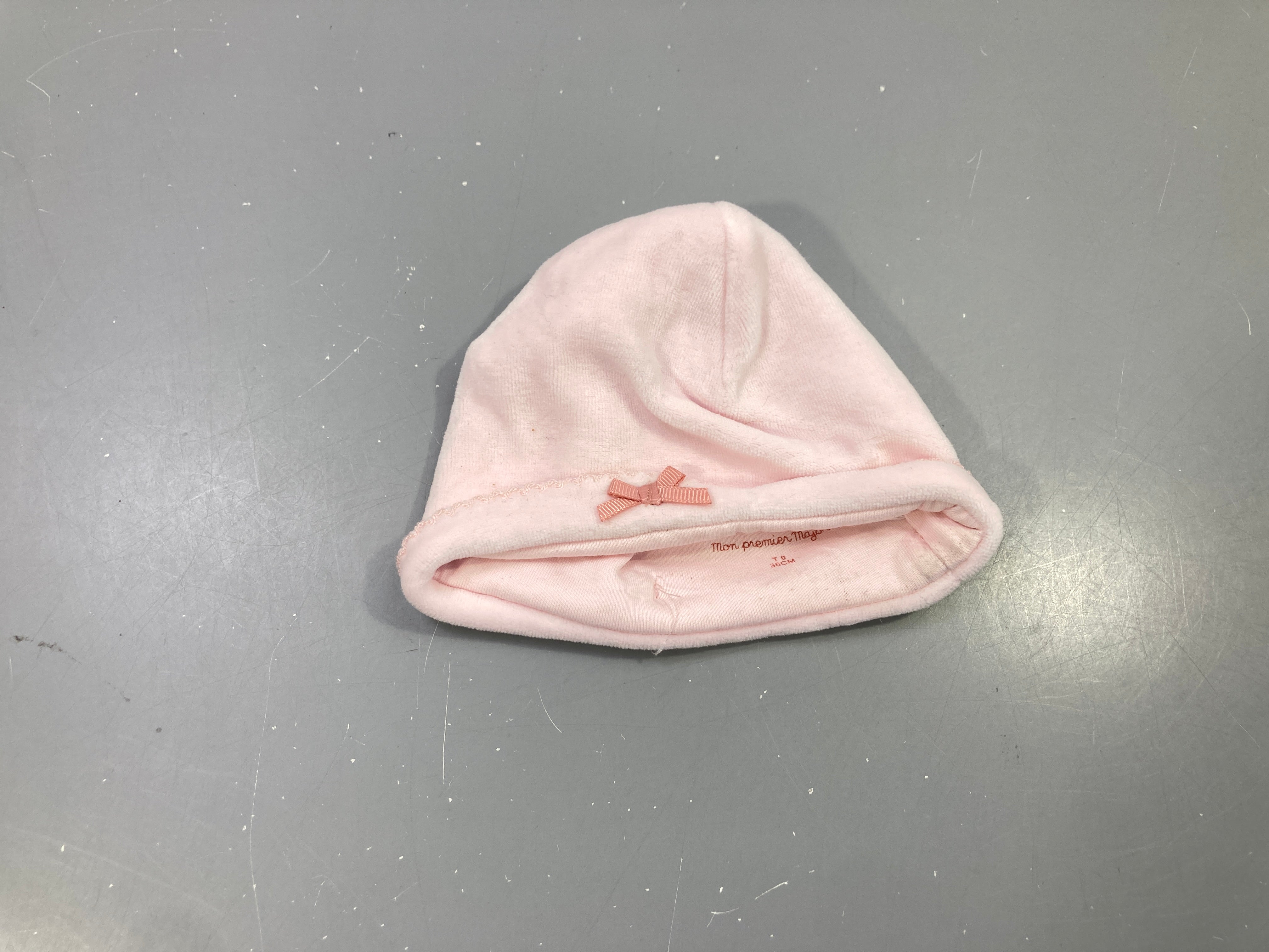 Bonnet rose pâle velours, petit noeud, 36cm