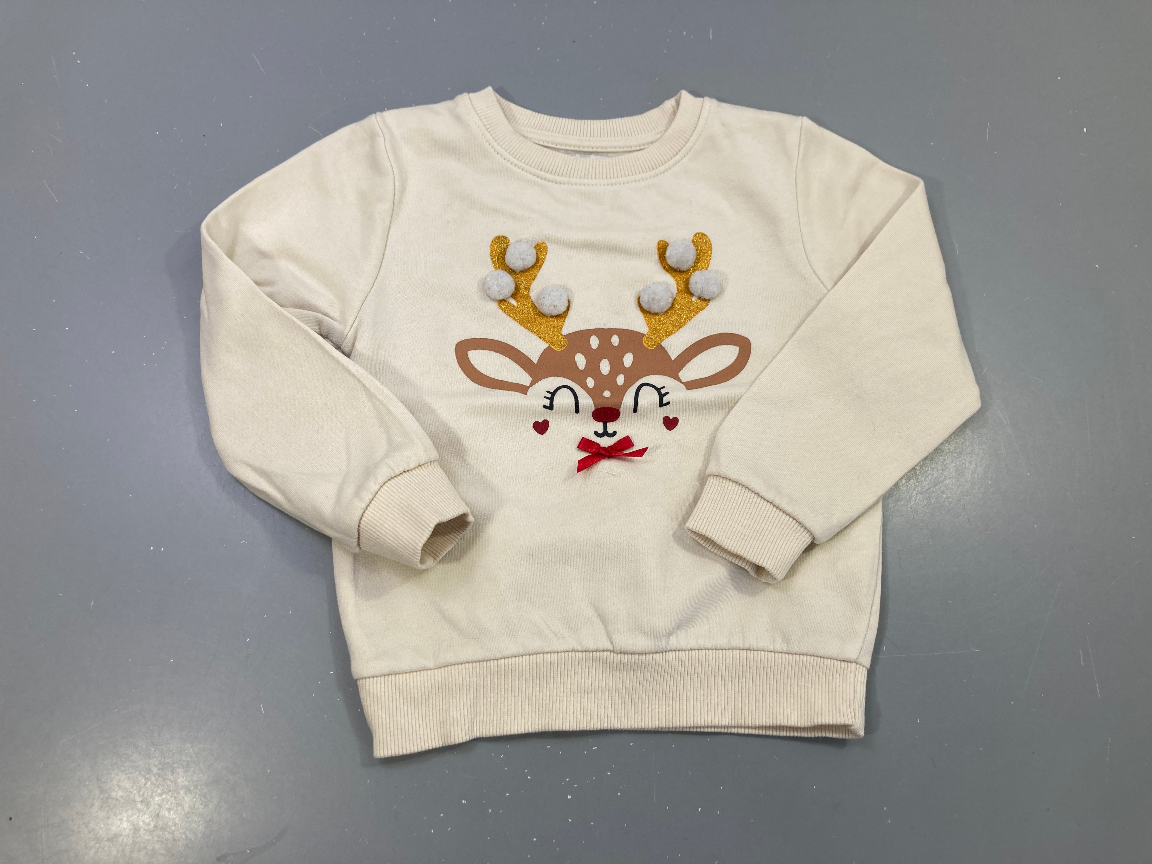 Sweat écru renne, bois sequins et pompons, noeud rouge