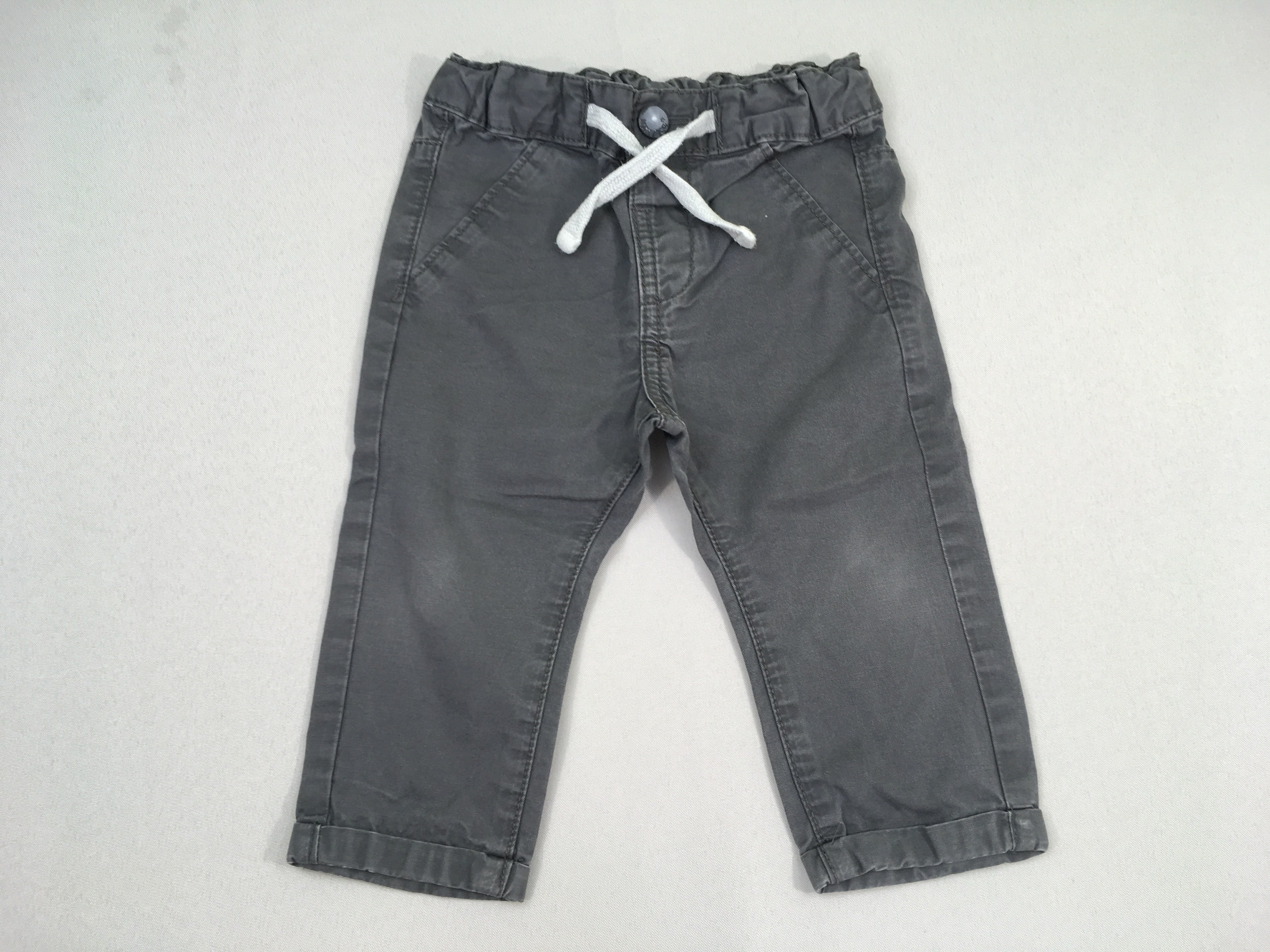 Pantalon gris foncé revers