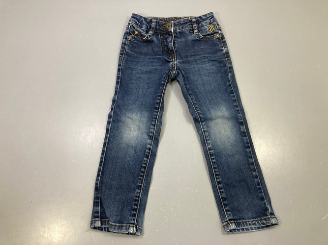 Pantalon jean bleu délavé, logo M doré, moins cher chez Petit Kiwi