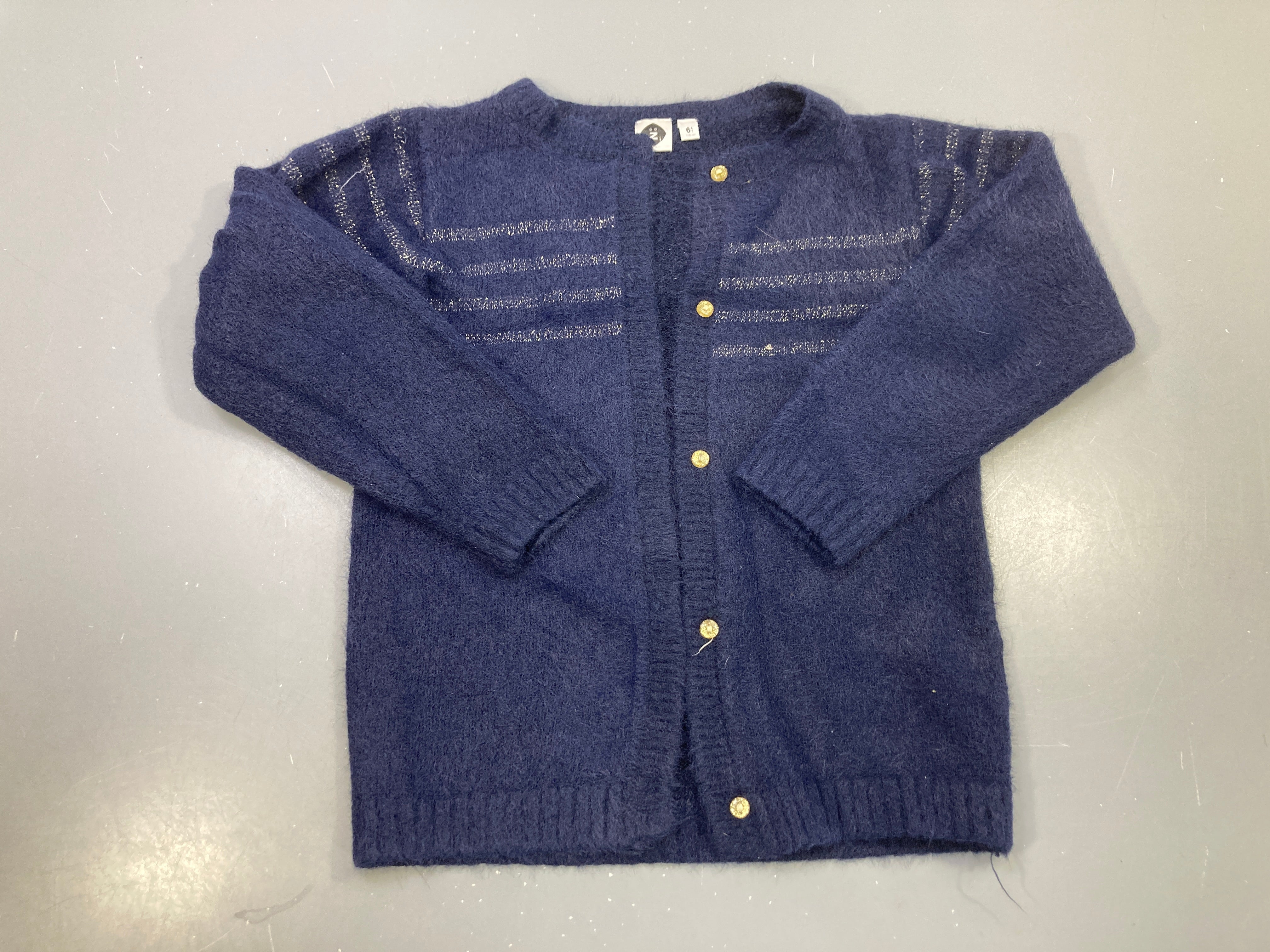Gilet bleu marine maille duveteux, rayures sequins argentées, boutons dorés