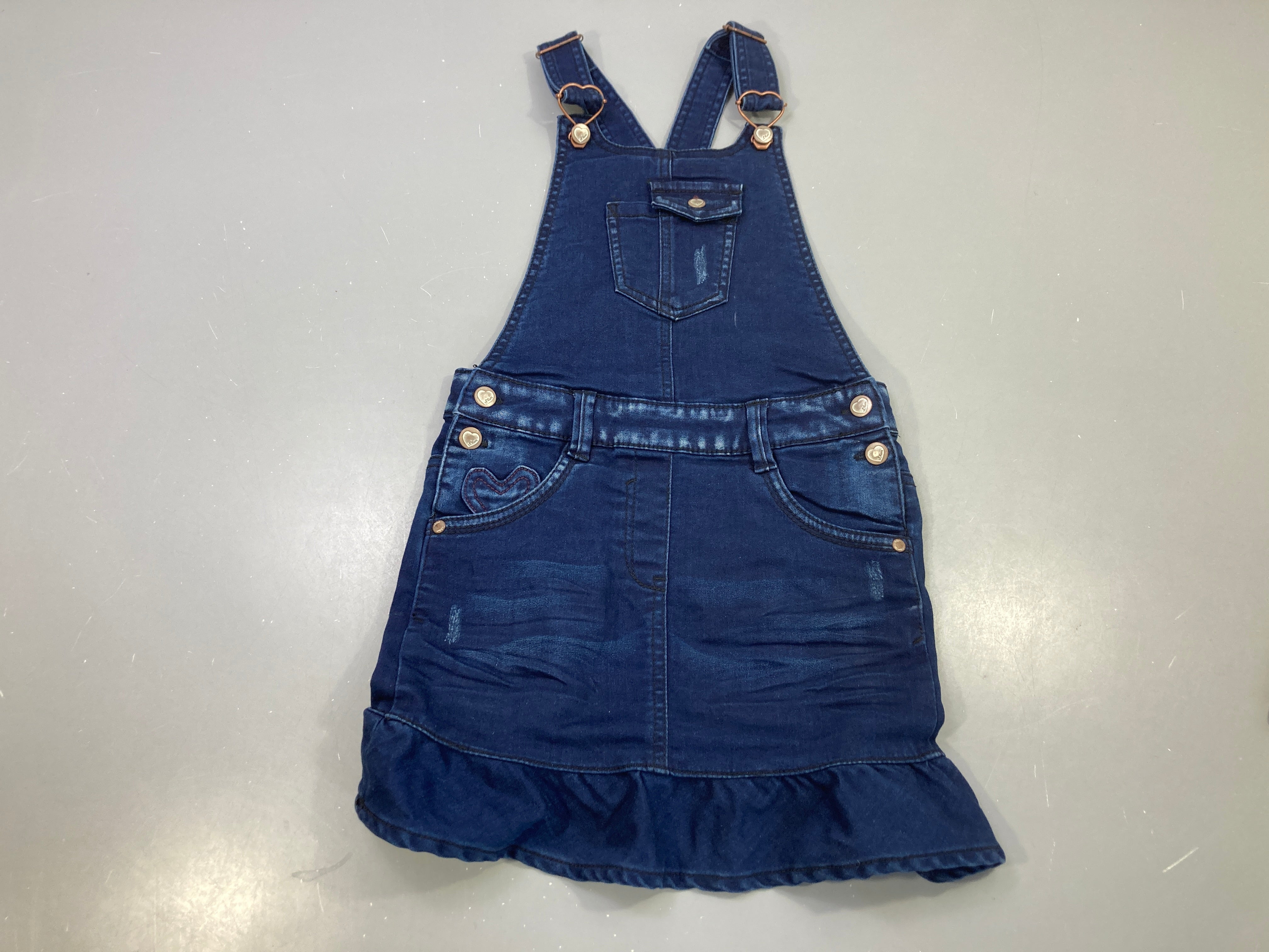 Robe salopette en jean, volant, boutons coeurs