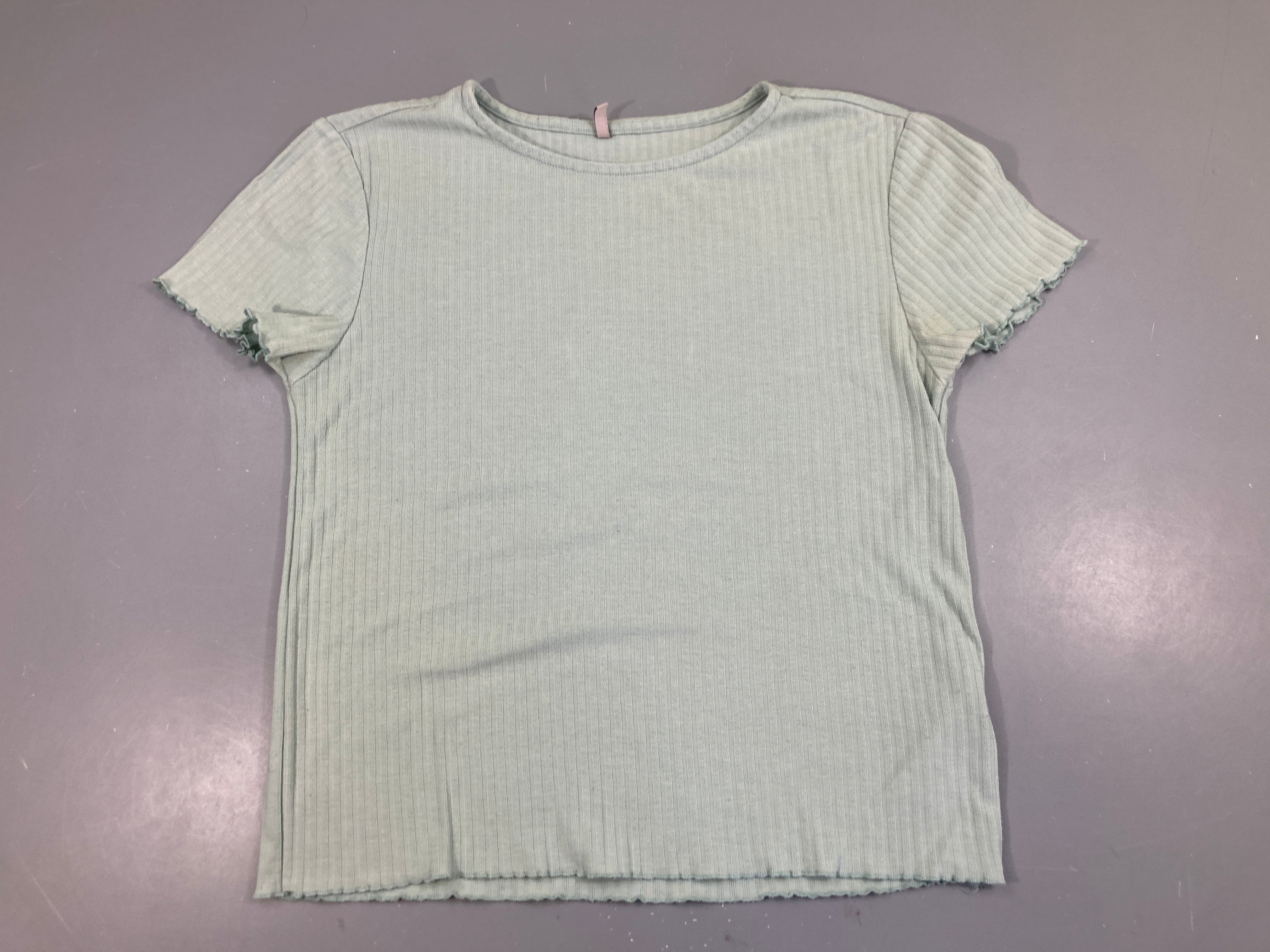 T-shirt m.c côtes bleu, légèrement bouloché