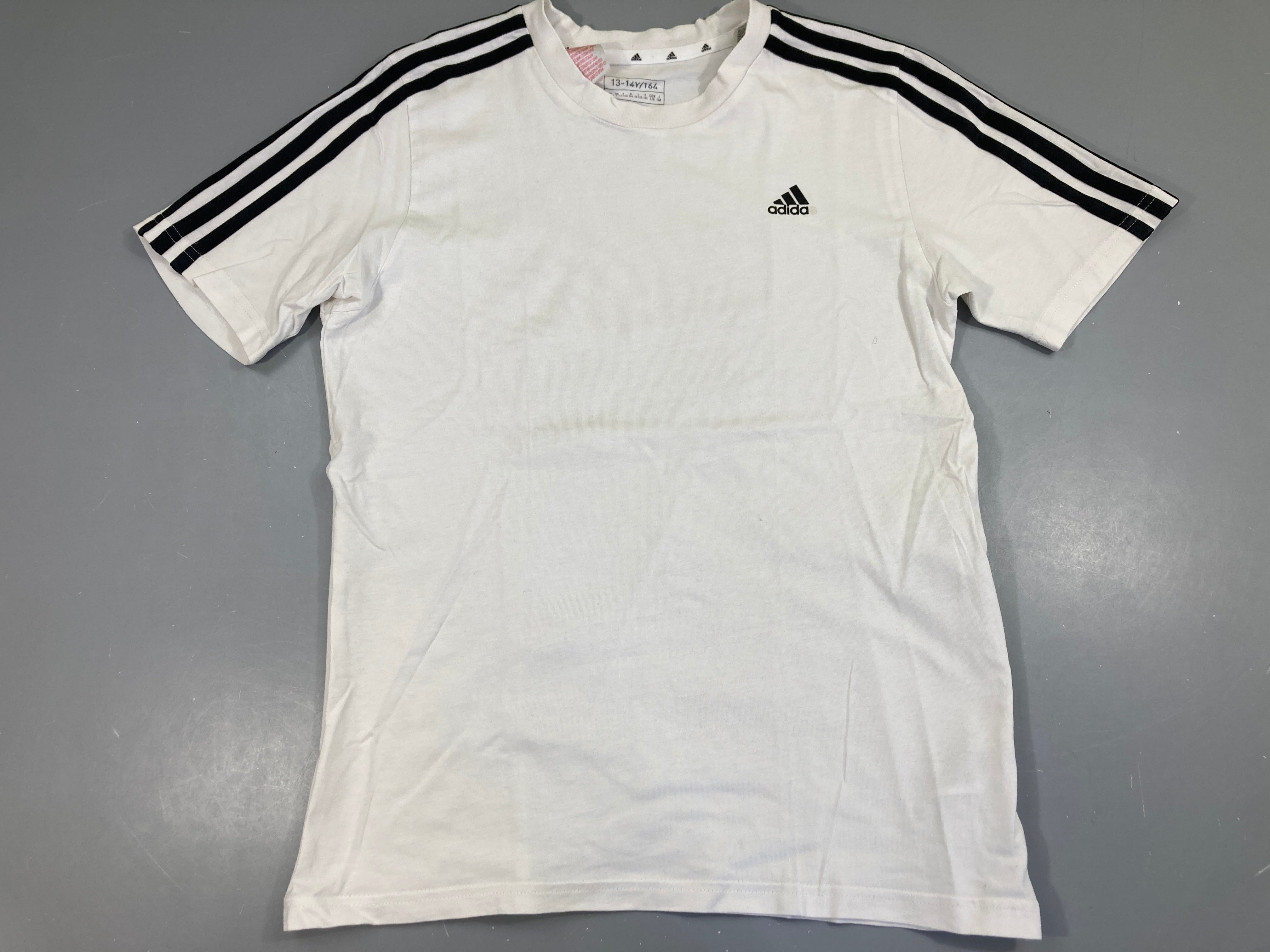 T-shirt m.c Adidas, une lettre manquante