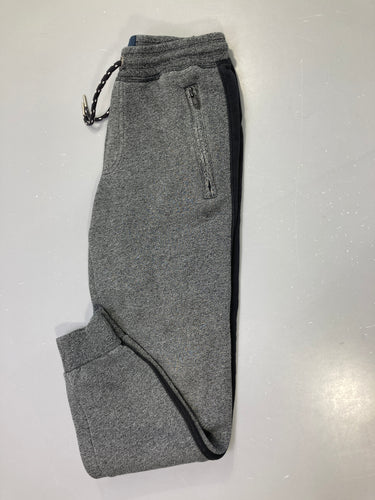 Jogging gris chiné bandes noires, poches zippées, molleton un peu bouloché, moins cher chez Petit Kiwi