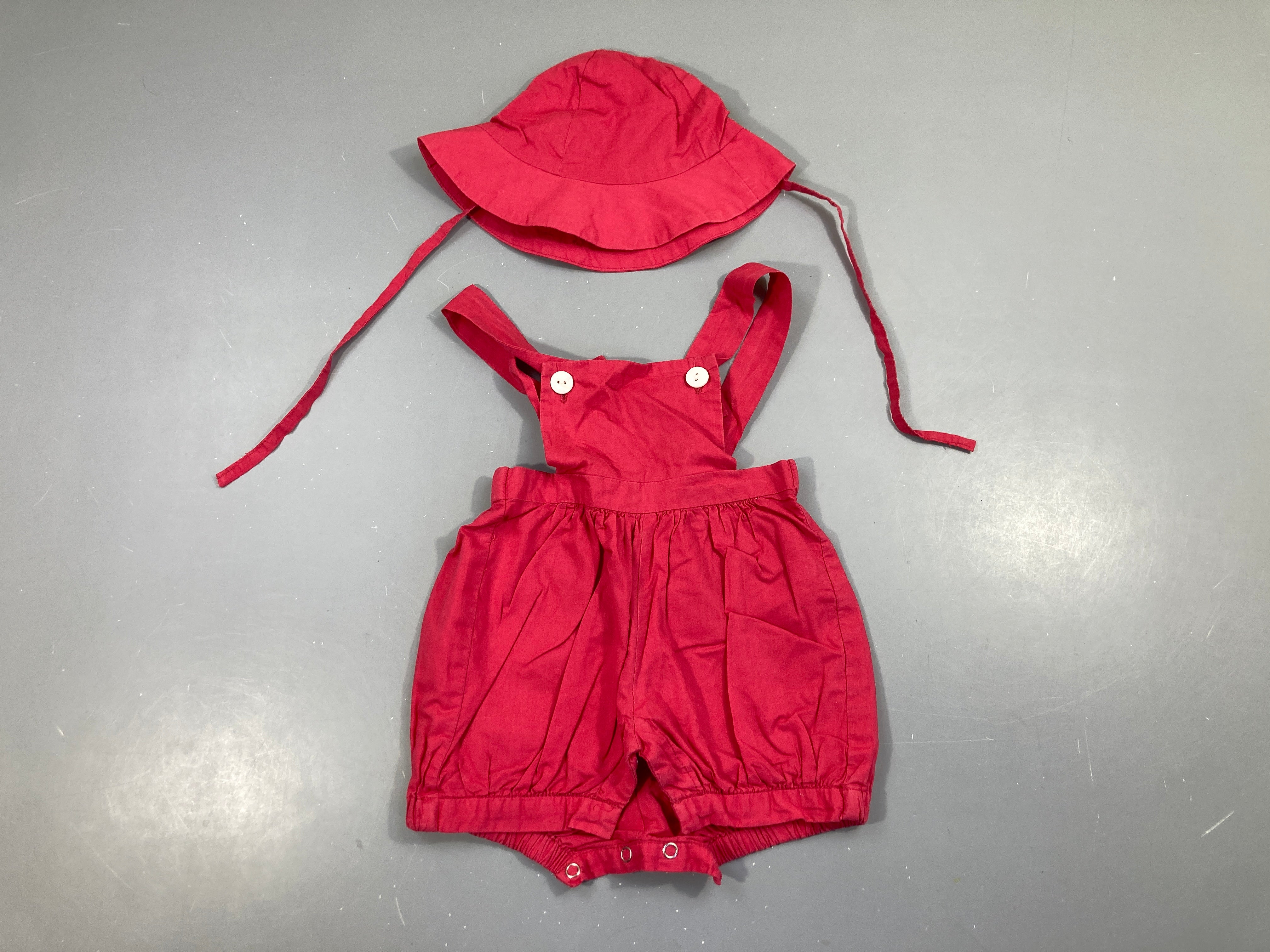 Salopette short rose + chapeau