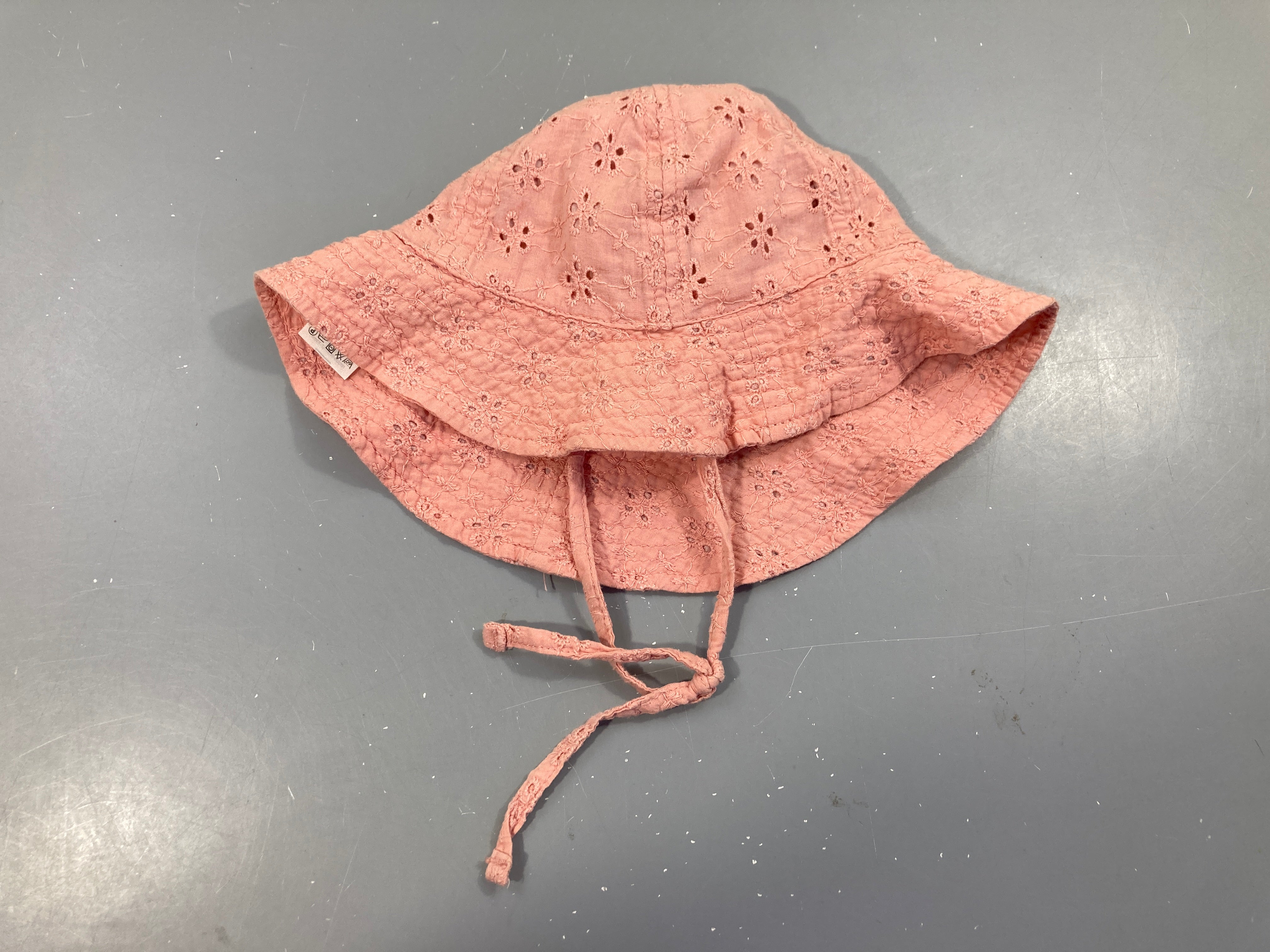 Chapeau rose ajouré broderies fleurs, 9-18m