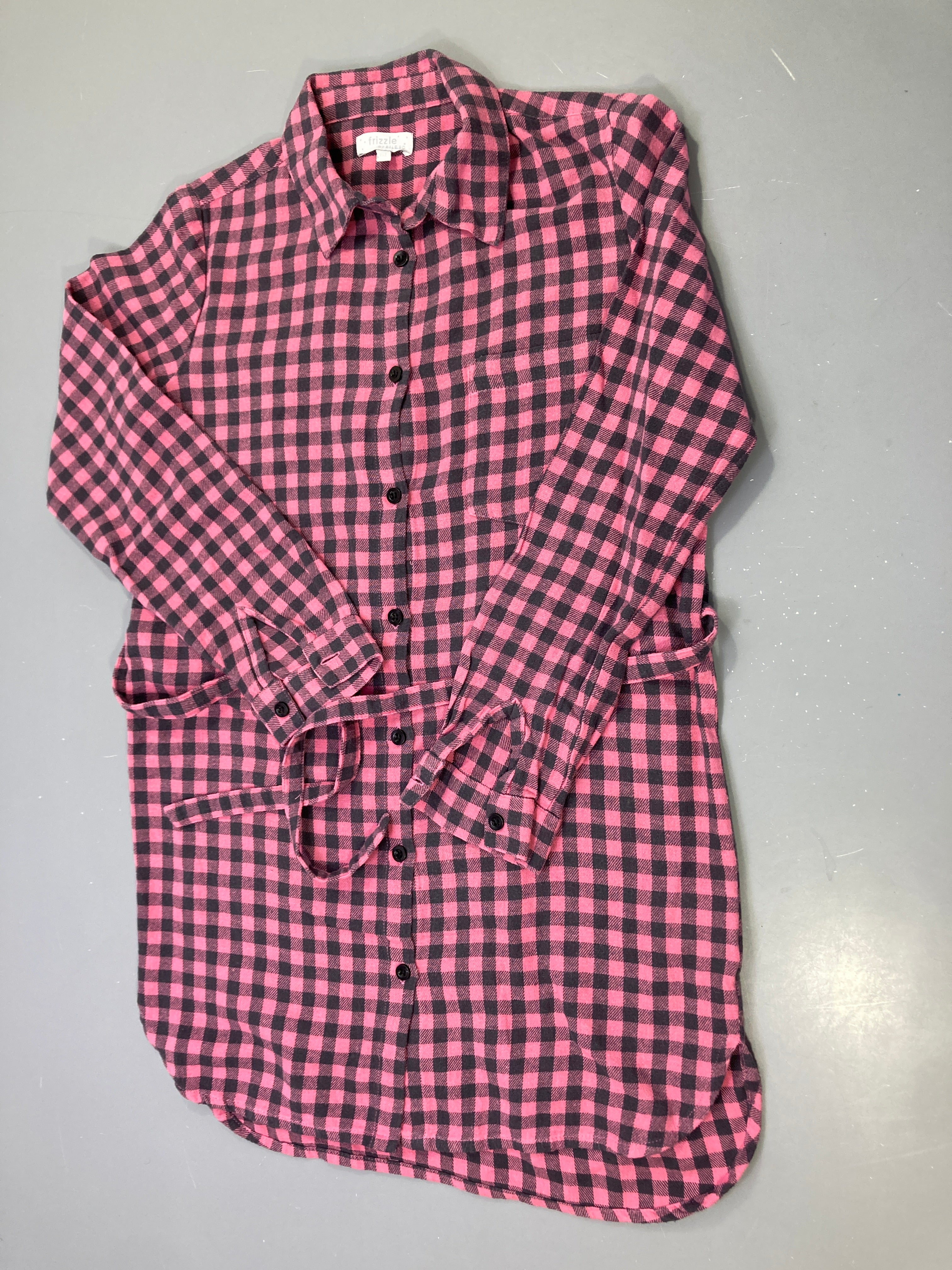 Robe m.l rose carreaux noirs flanelle, style chemise à ceinture, Frizzle, un peu boulochée