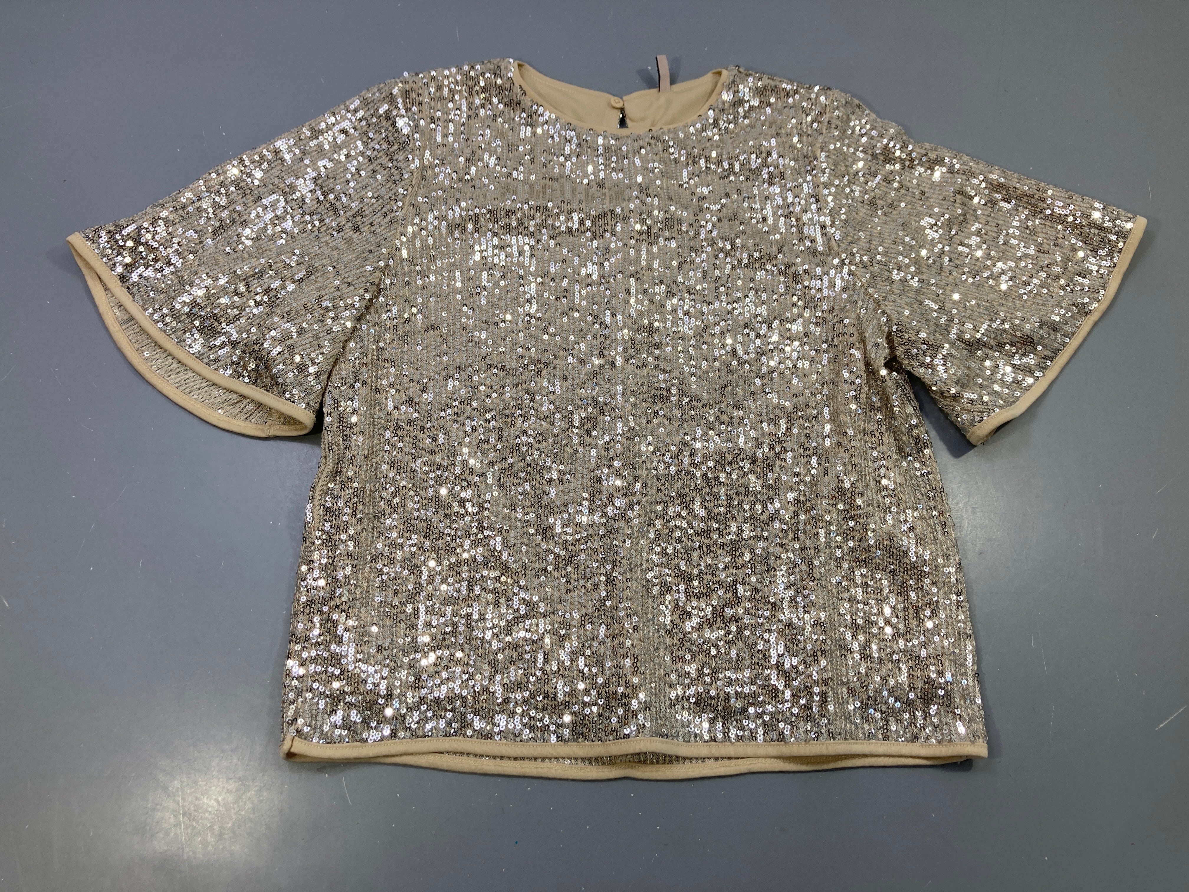 Blouse m.c beige sequins argentés, manches évasées