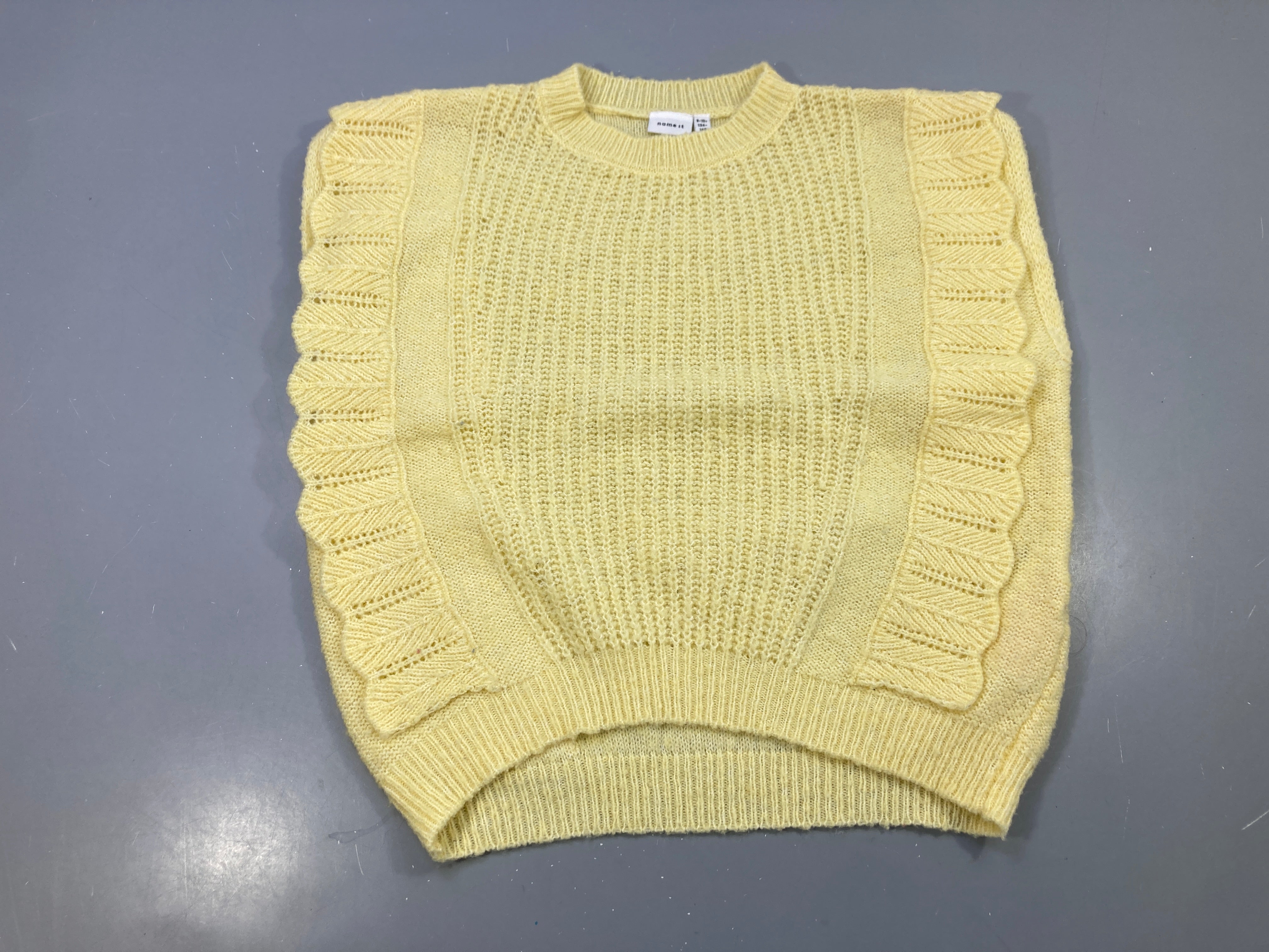 Pull s.m jaune pâle maille ajourée, volants