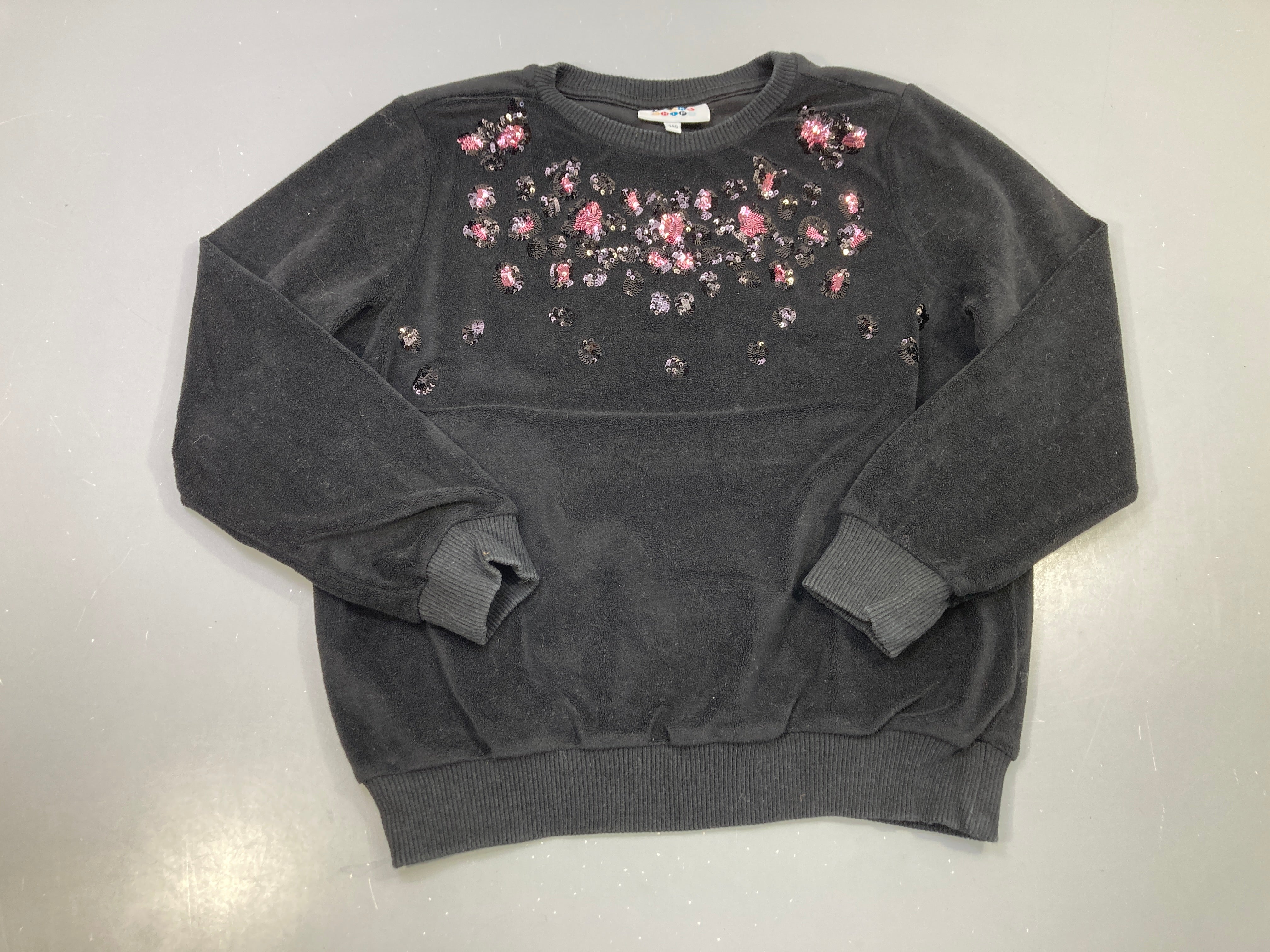Sweat polar noir sequins roses et noirs